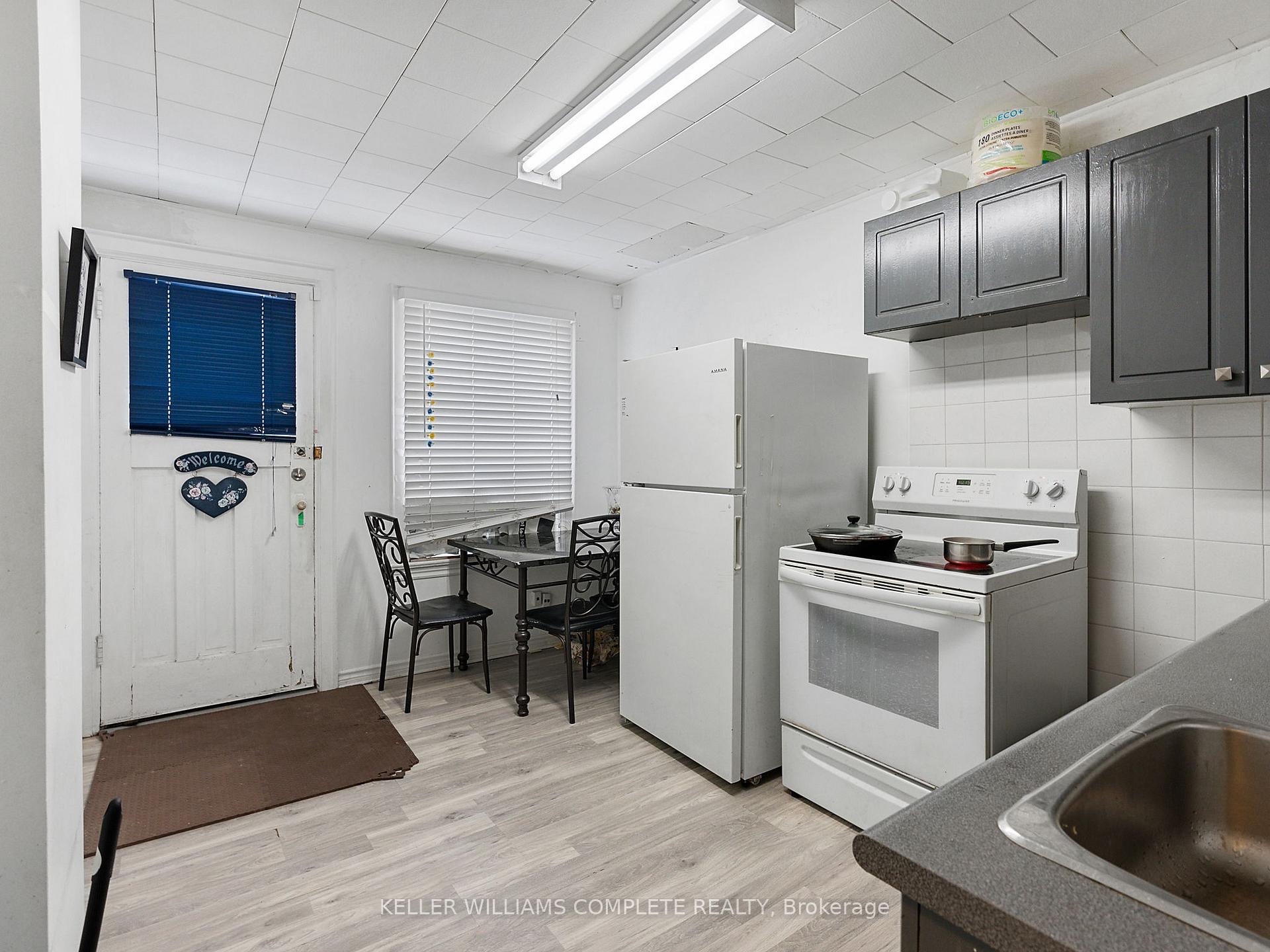 Photo 17 of 174 Park Row N, Hamilton, Crown Point — HOMEH
