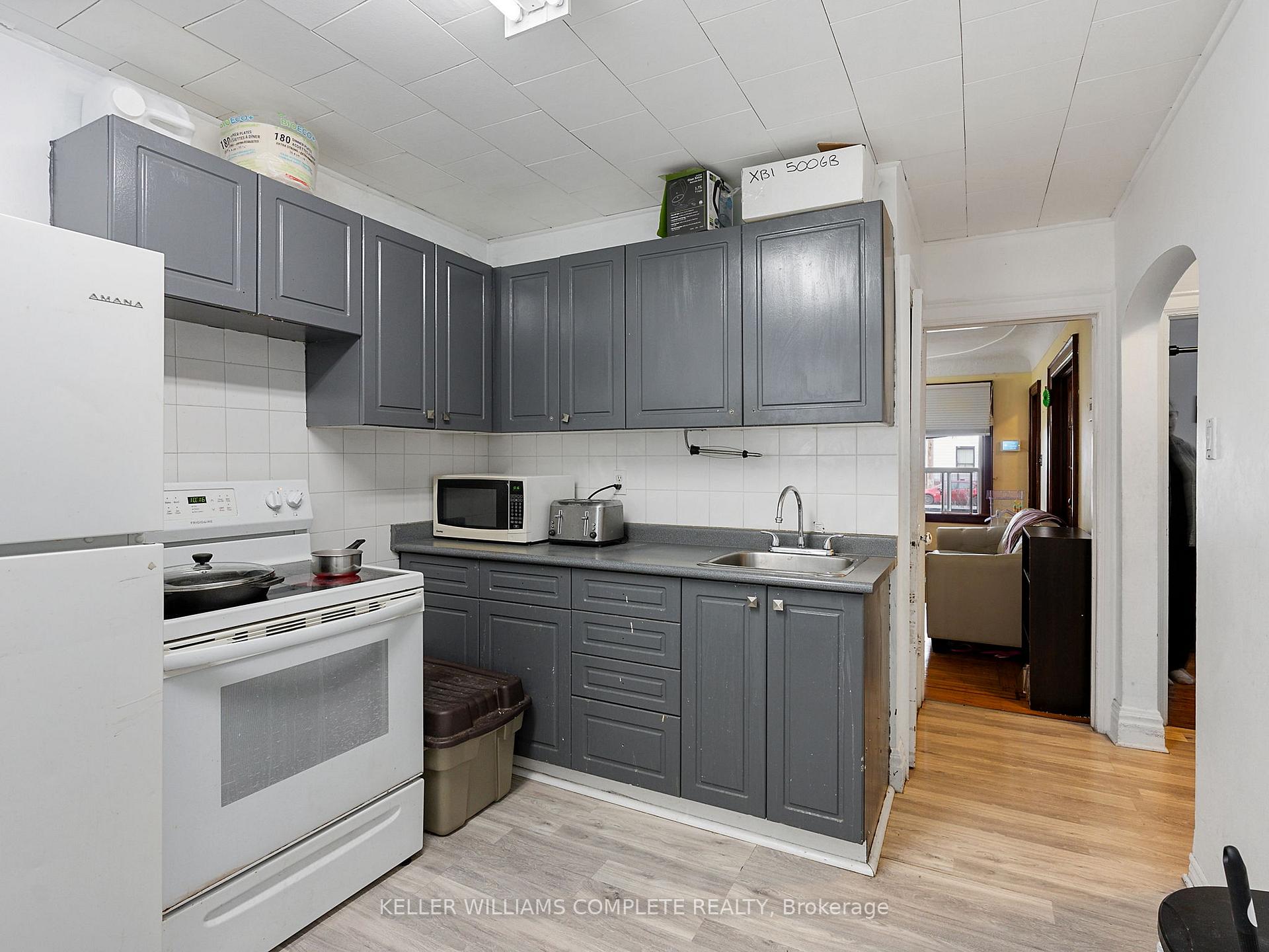 Photo 19 of 174 Park Row N, Hamilton, Crown Point — HOMEH