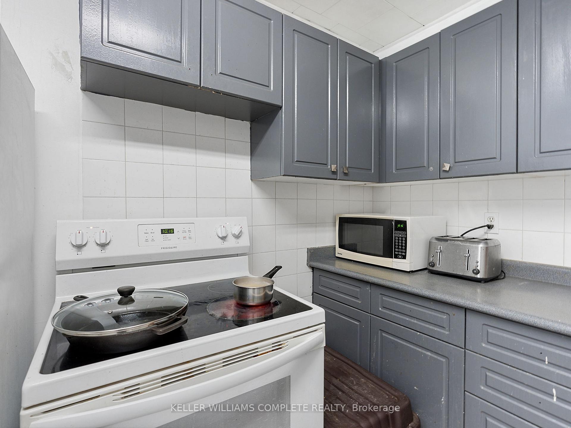 Photo 21 of 174 Park Row N, Hamilton, Crown Point — HOMEH