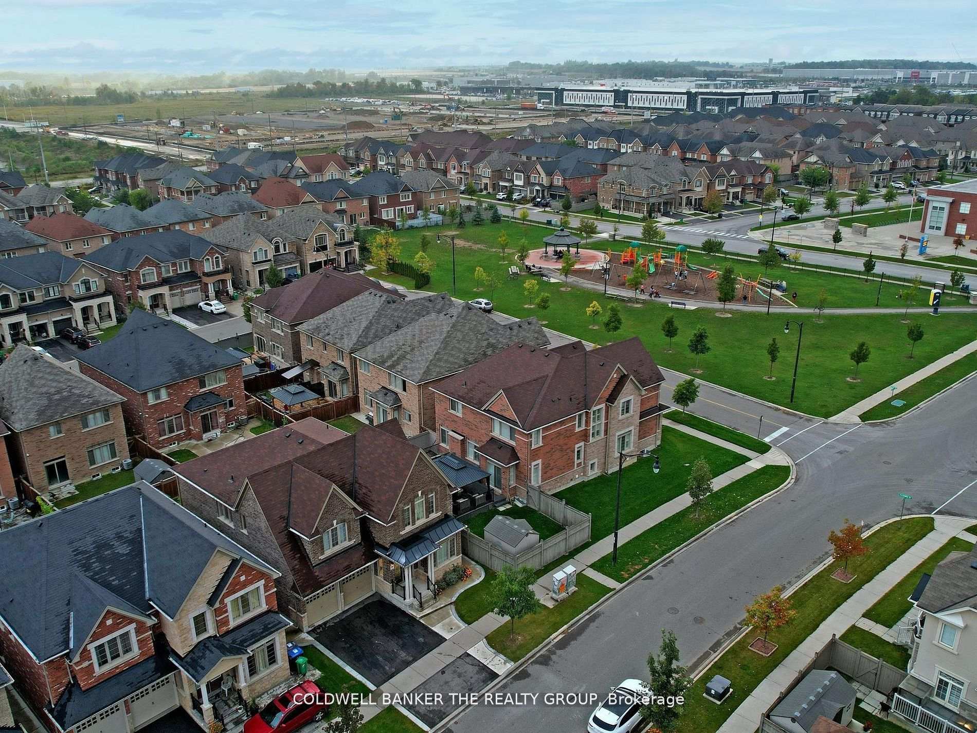 Photo 5 of 20 Blackstone River Drive, Brampton, Sandringham-Wellington North — HOMEH
