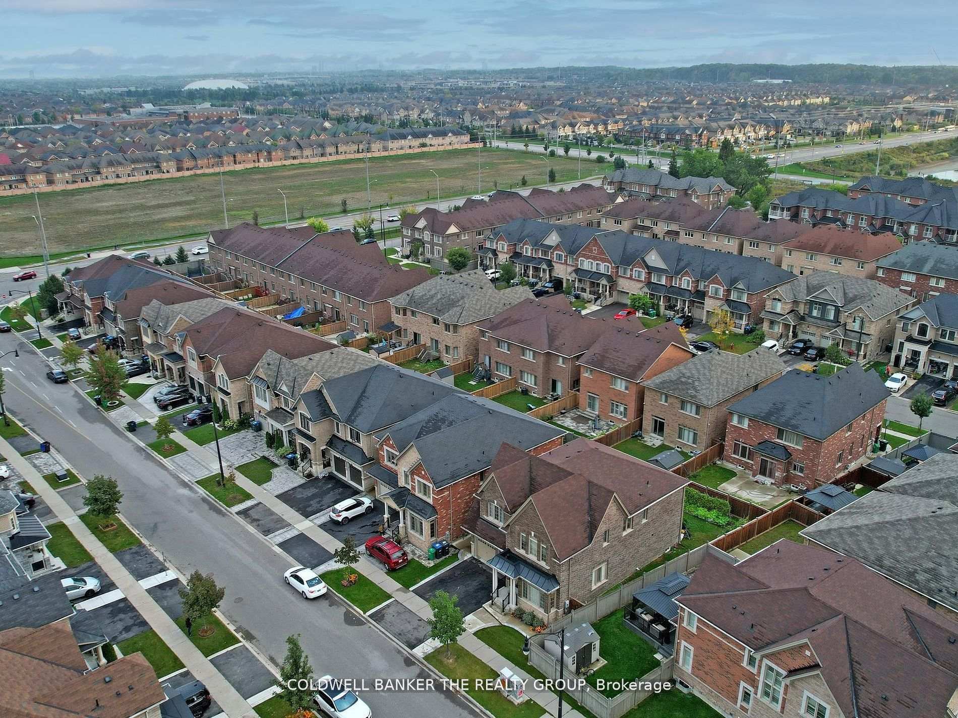 Photo 6 of 20 Blackstone River Drive, Brampton, Sandringham-Wellington North — HOMEH