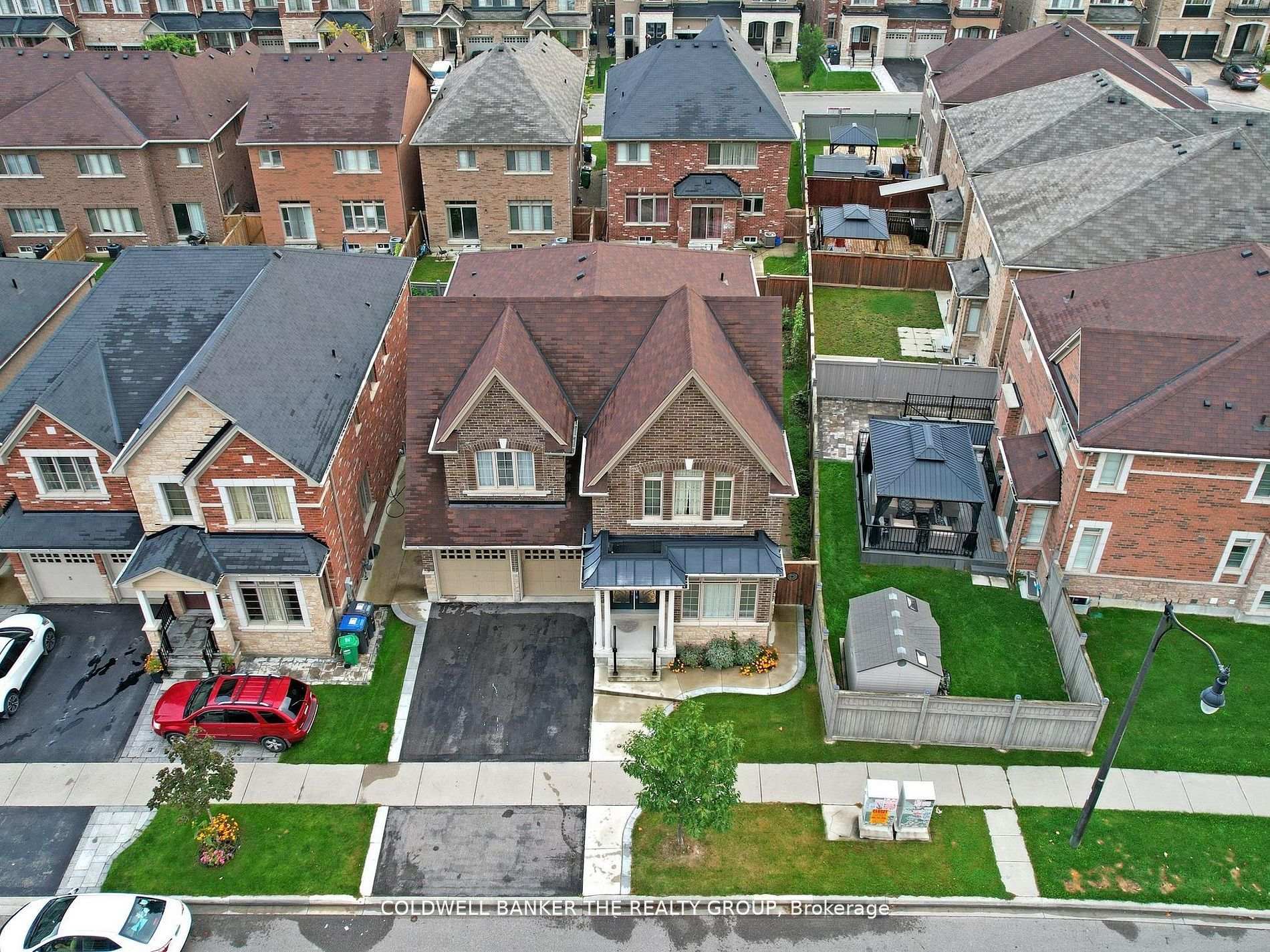 Photo 8 of 20 Blackstone River Drive, Brampton, Sandringham-Wellington North — HOMEH