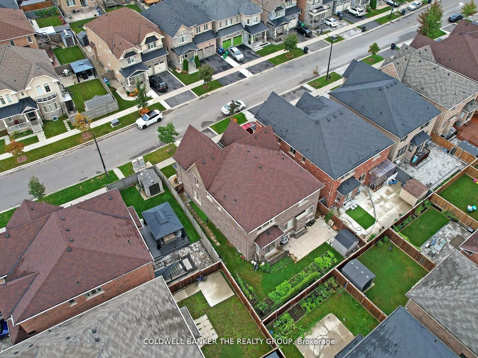 Photo 9 of 20 Blackstone River Drive, Brampton, Sandringham-Wellington North — HOMEH