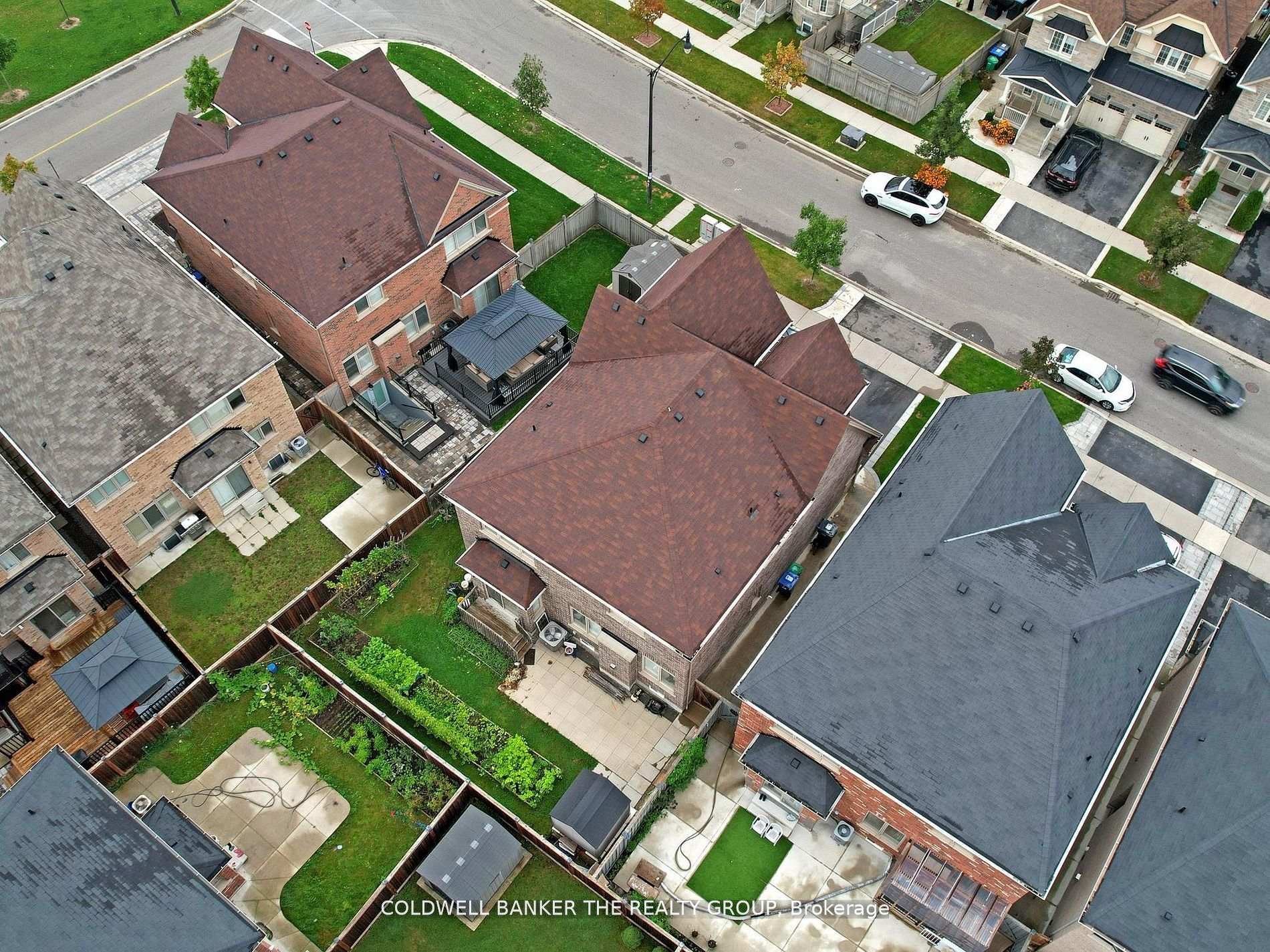 Photo 11 of 20 Blackstone River Drive, Brampton, Sandringham-Wellington North — HOMEH