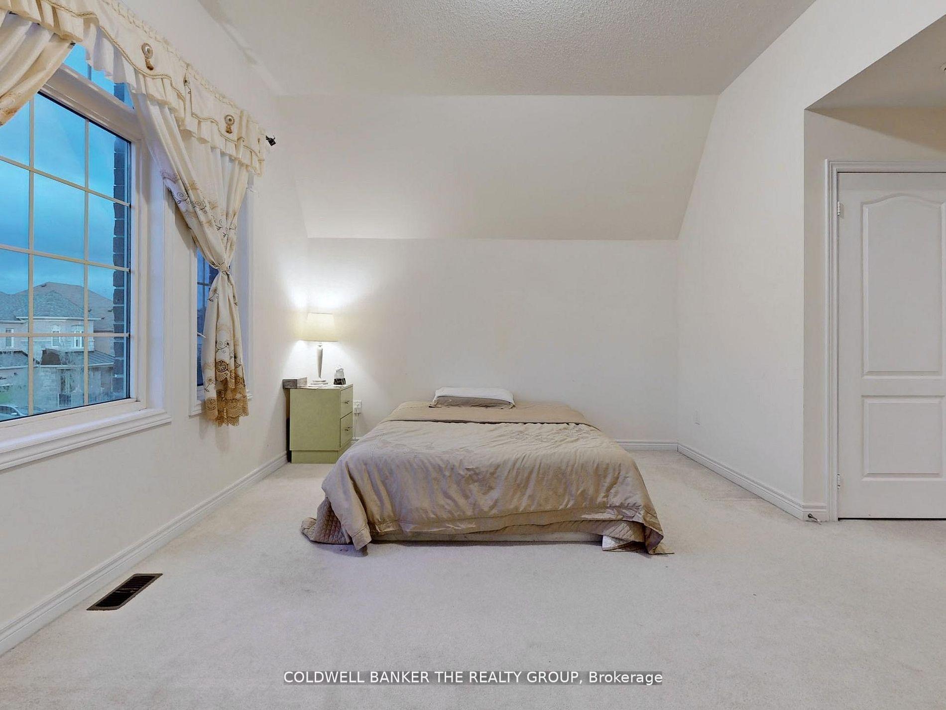 Photo 37 of 20 Blackstone River Drive, Brampton, Sandringham-Wellington North — HOMEH