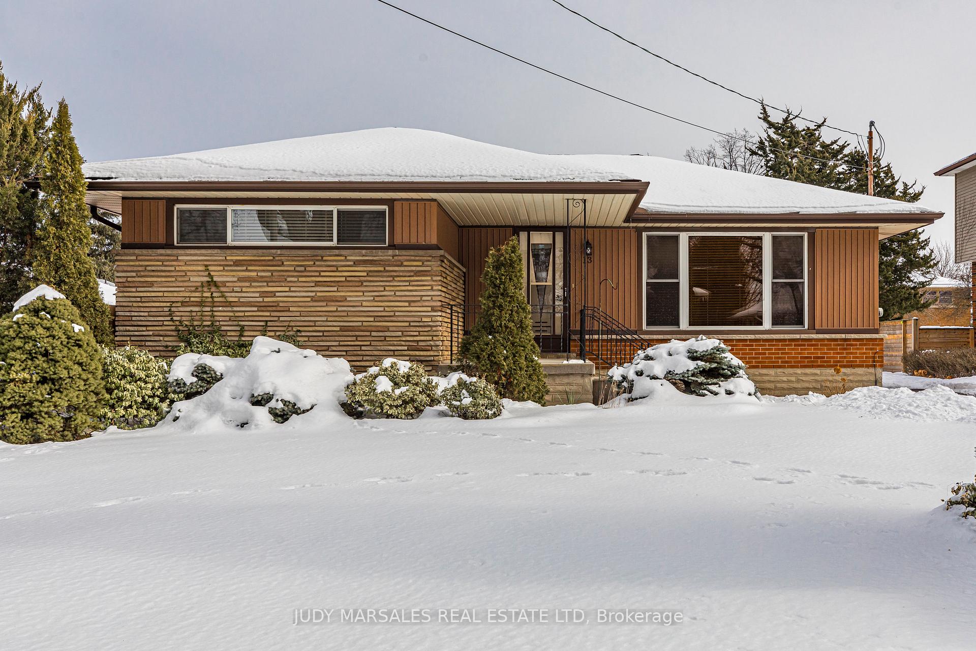 Photo 4 of 13 Skyland Drive, Hamilton, Centremount — HOMEH
