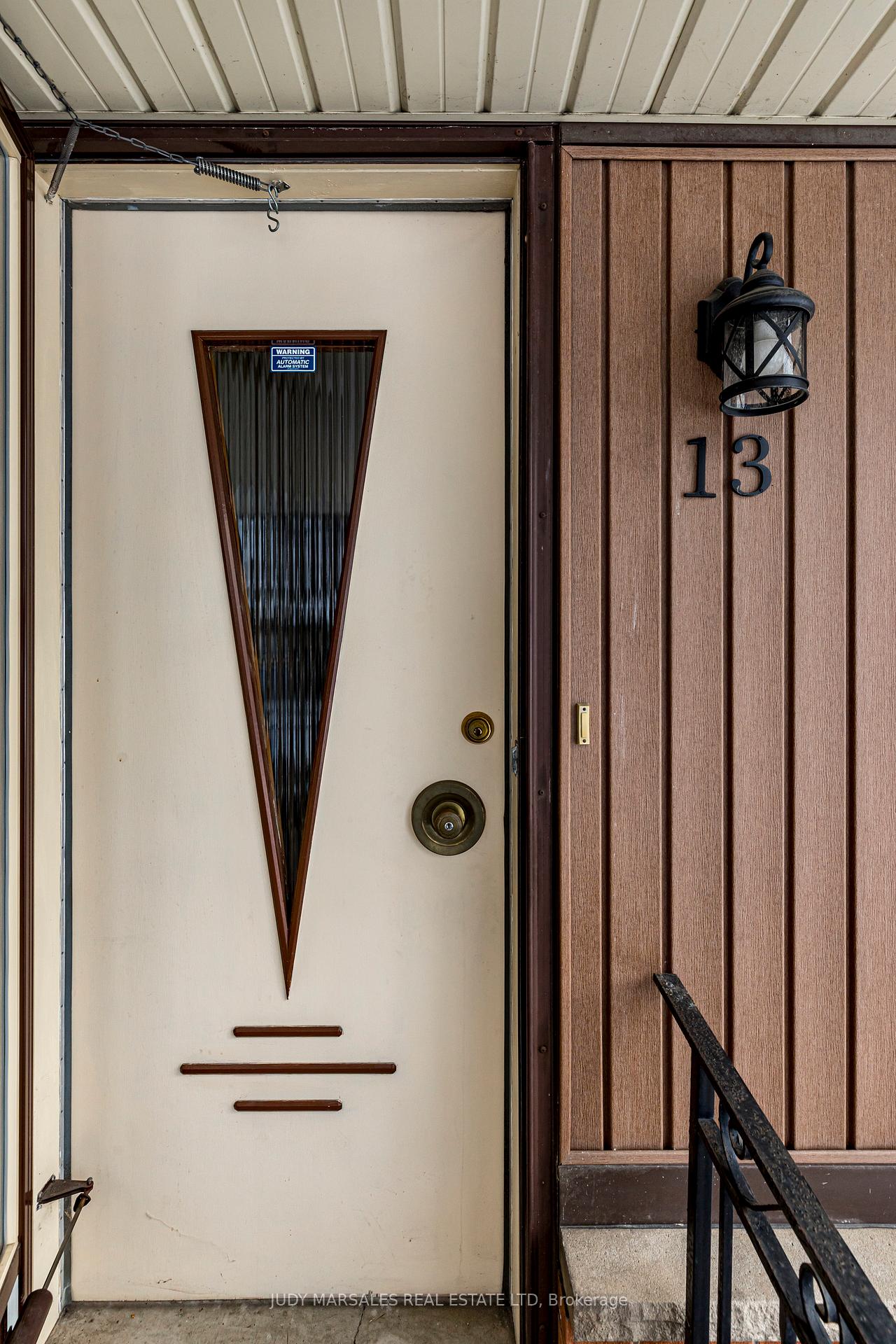 Photo 7 of 13 Skyland Drive, Hamilton, Centremount — HOMEH