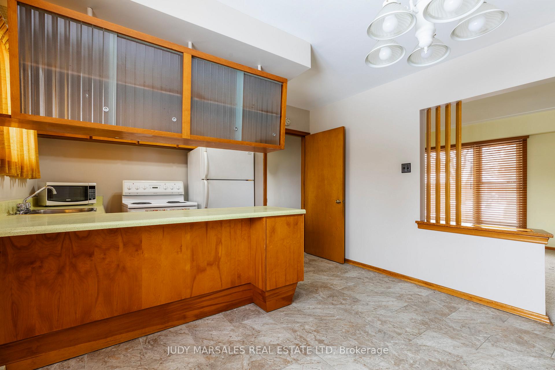 Photo 12 of 13 Skyland Drive, Hamilton, Centremount — HOMEH