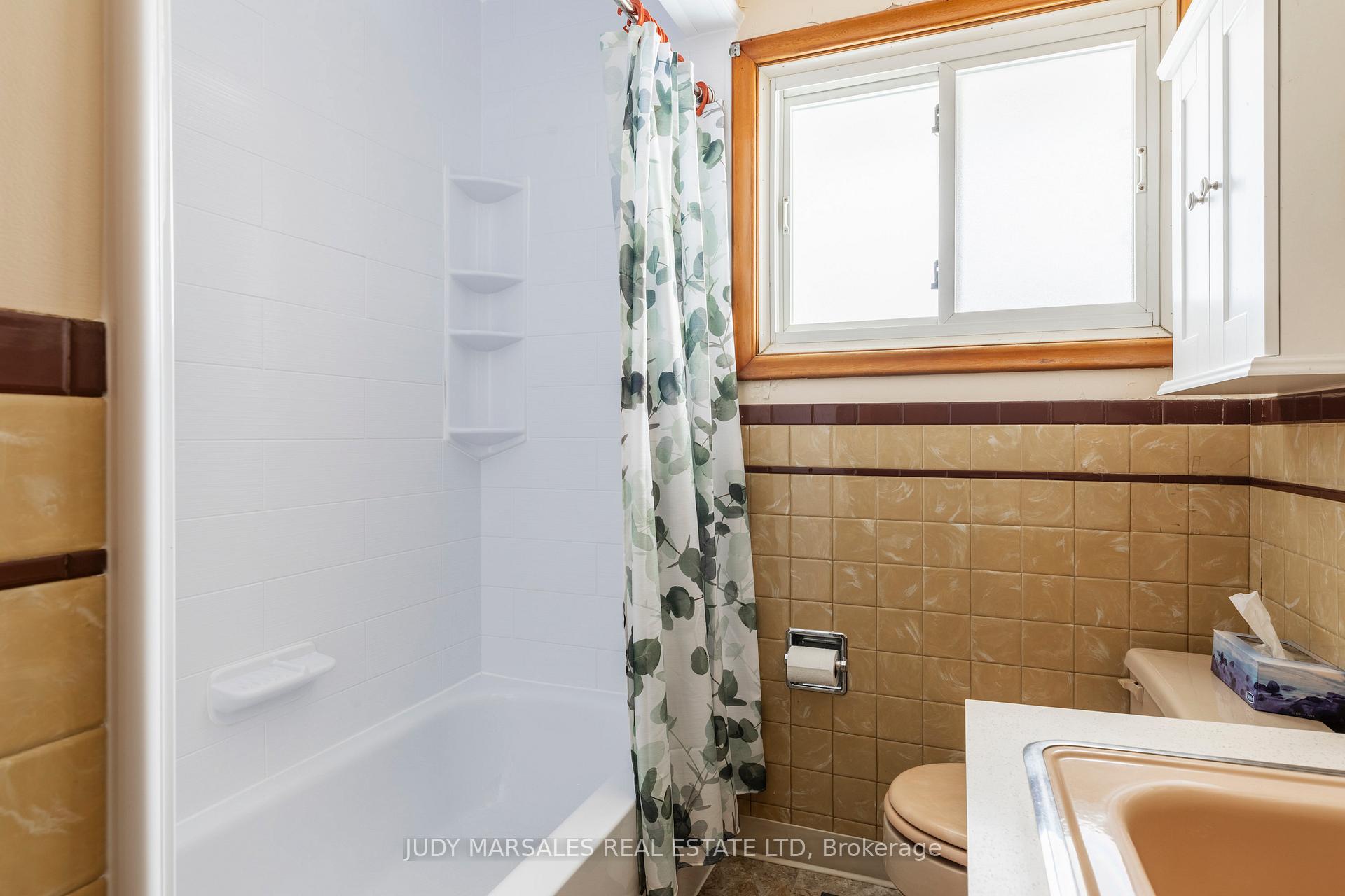 Photo 15 of 13 Skyland Drive, Hamilton, Centremount — HOMEH