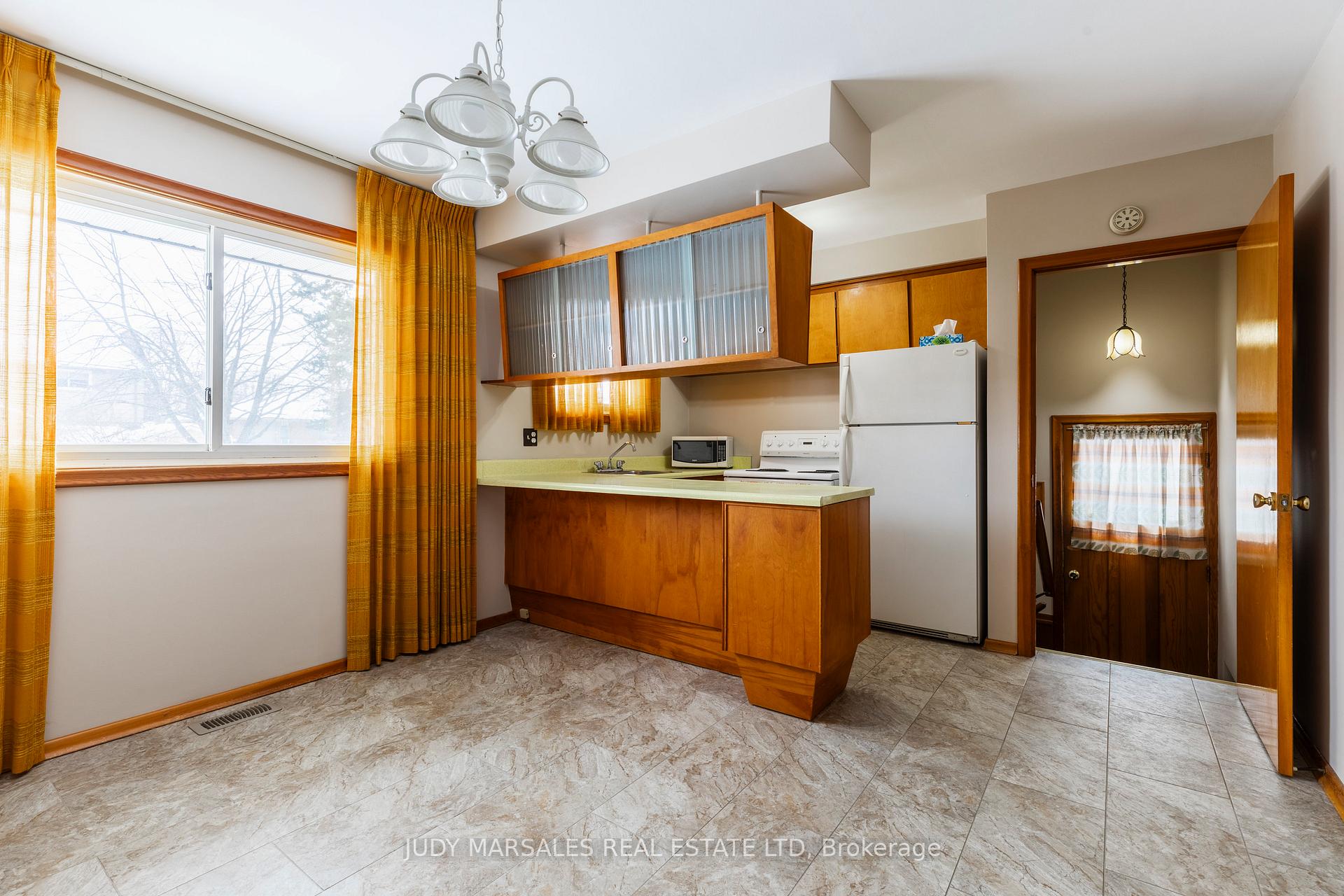 Photo 30 of 13 Skyland Drive, Hamilton, Centremount — HOMEH