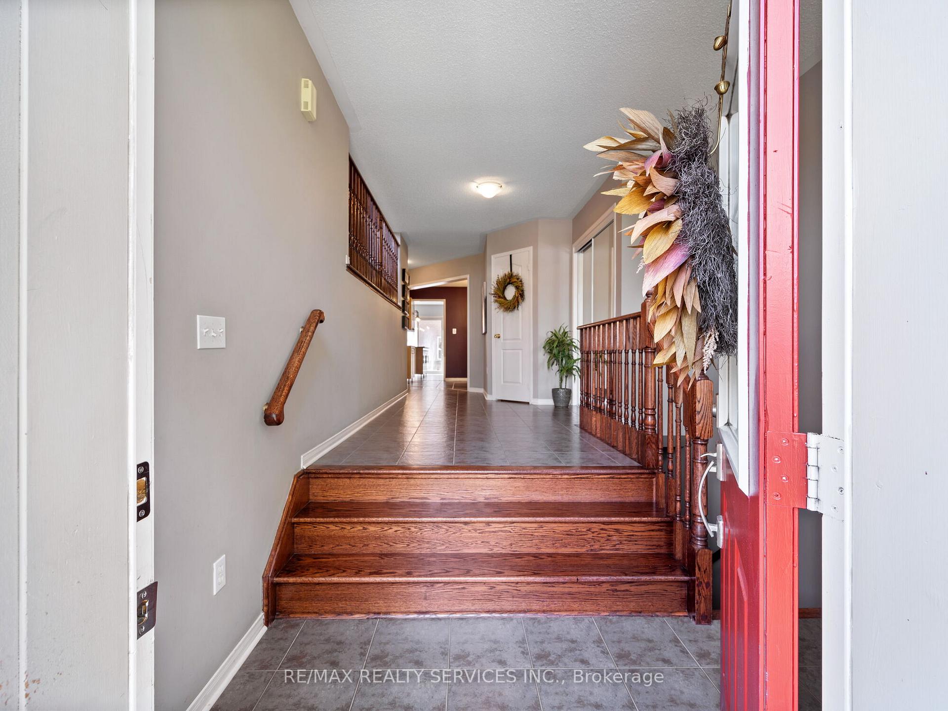 Photo 4 of 334 Edenbrook Hill Drive, Brampton, Fletcher's Meadow — HOMEH