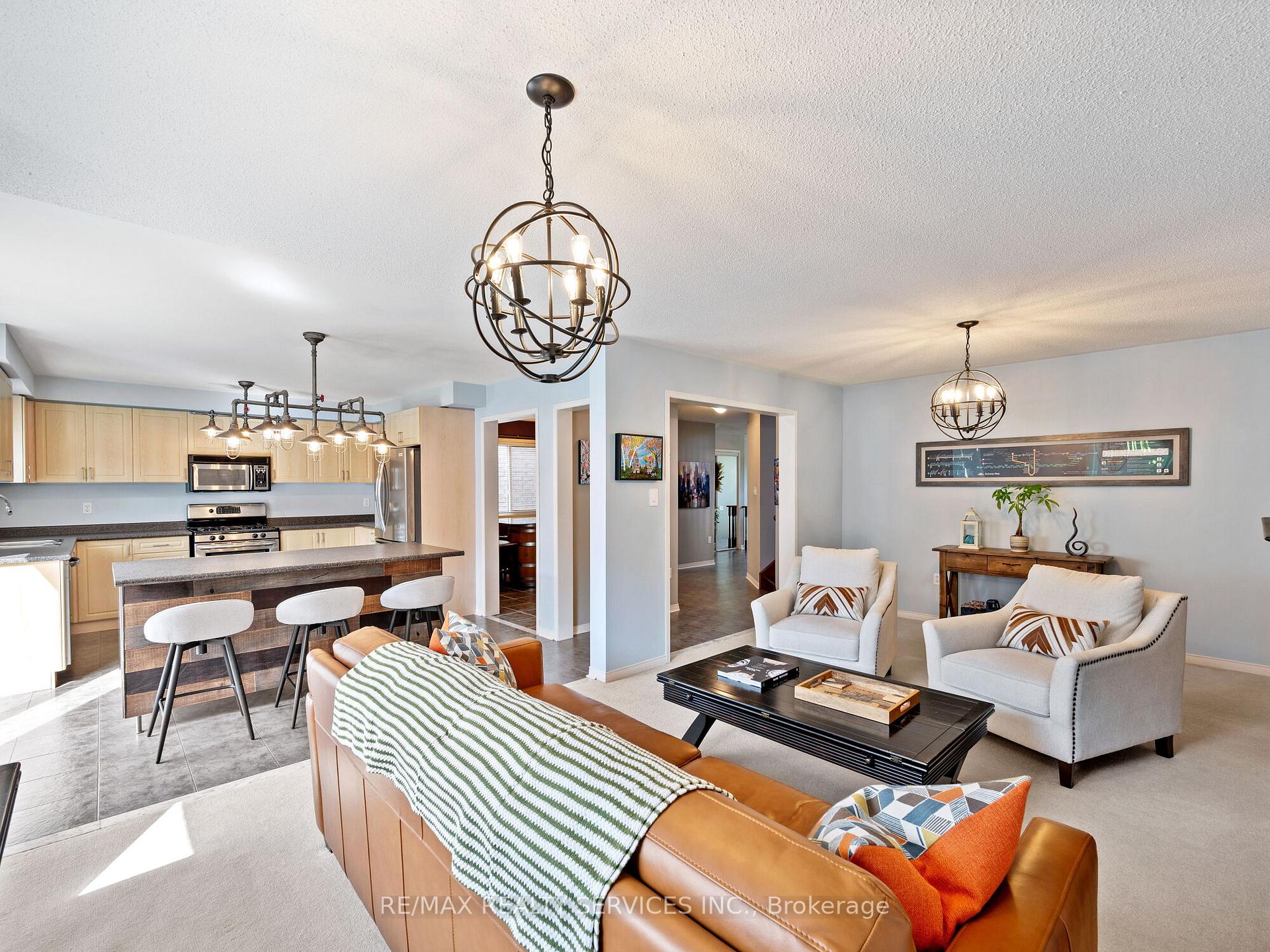 Photo 12 of 334 Edenbrook Hill Drive, Brampton, Fletcher's Meadow — HOMEH