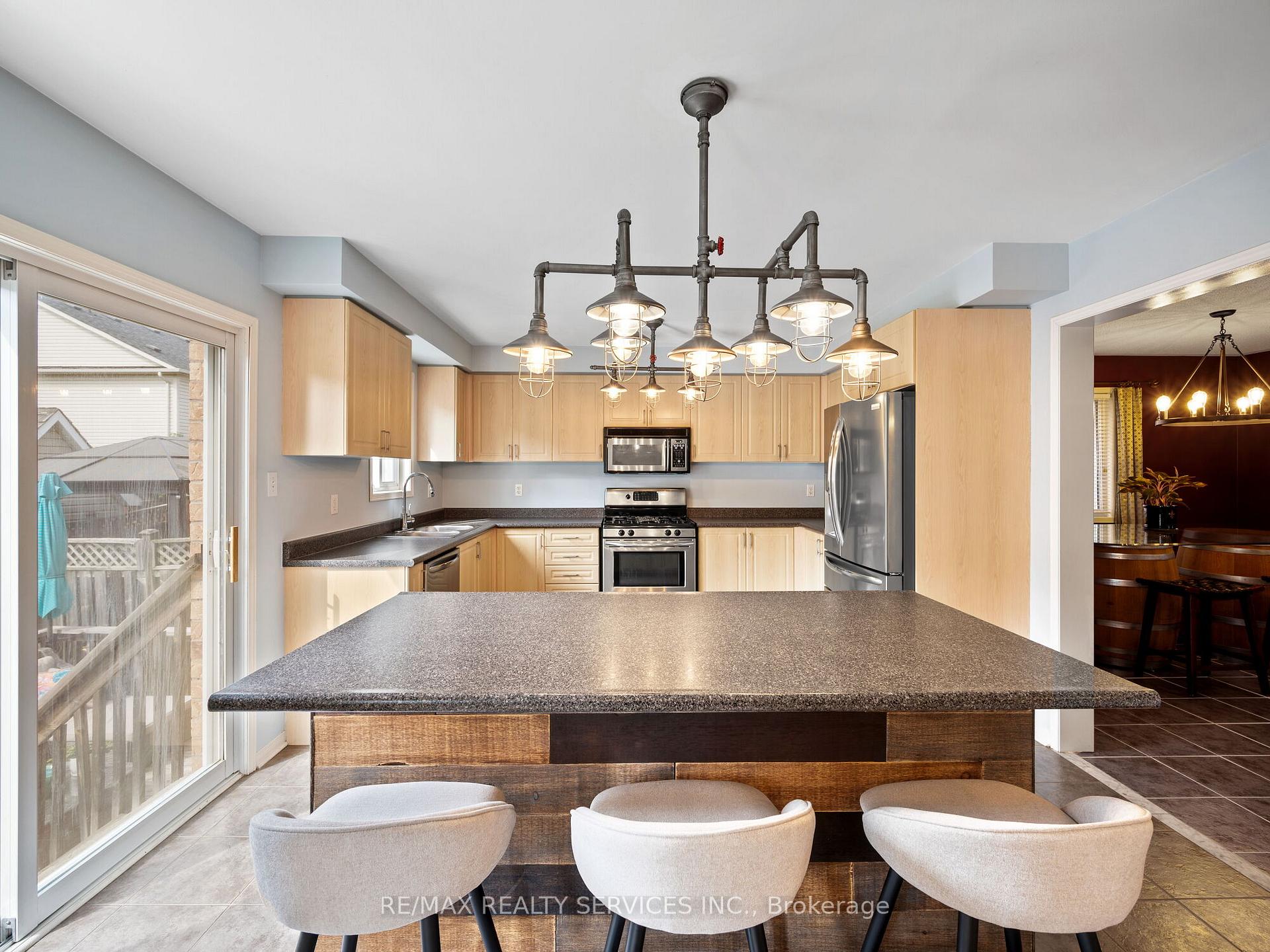 Photo 15 of 334 Edenbrook Hill Drive, Brampton, Fletcher's Meadow — HOMEH
