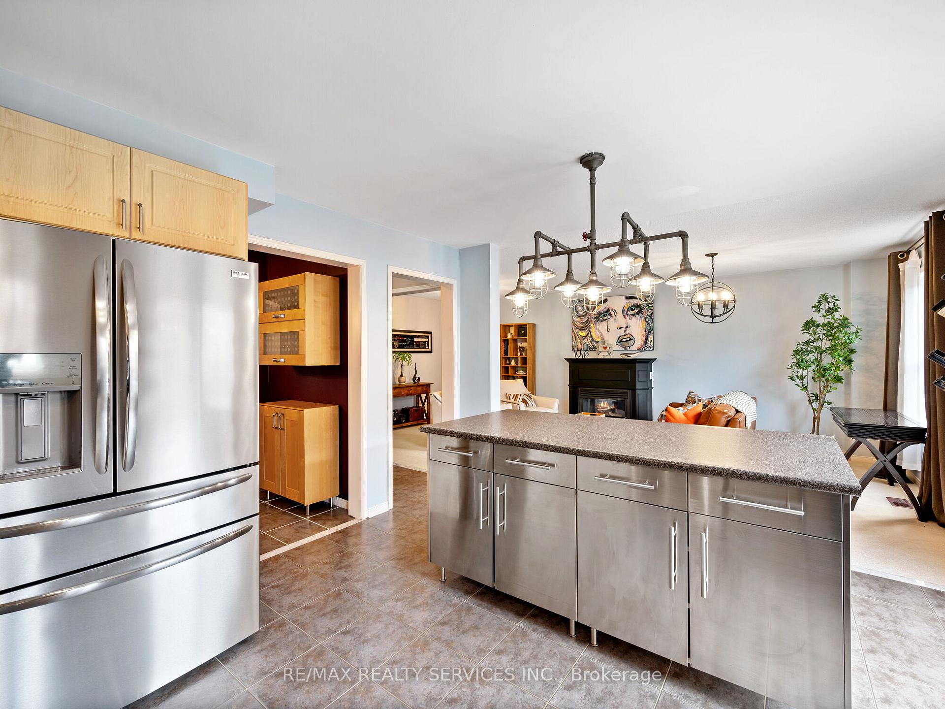 Photo 19 of 334 Edenbrook Hill Drive, Brampton, Fletcher's Meadow — HOMEH