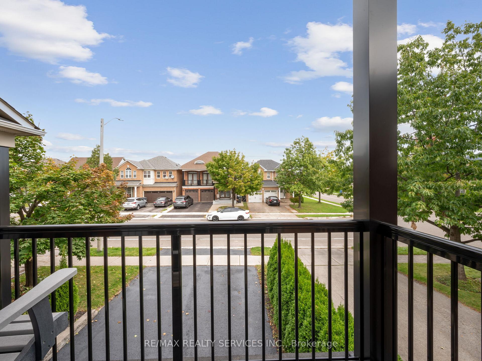 Photo 25 of 334 Edenbrook Hill Drive, Brampton, Fletcher's Meadow — HOMEH