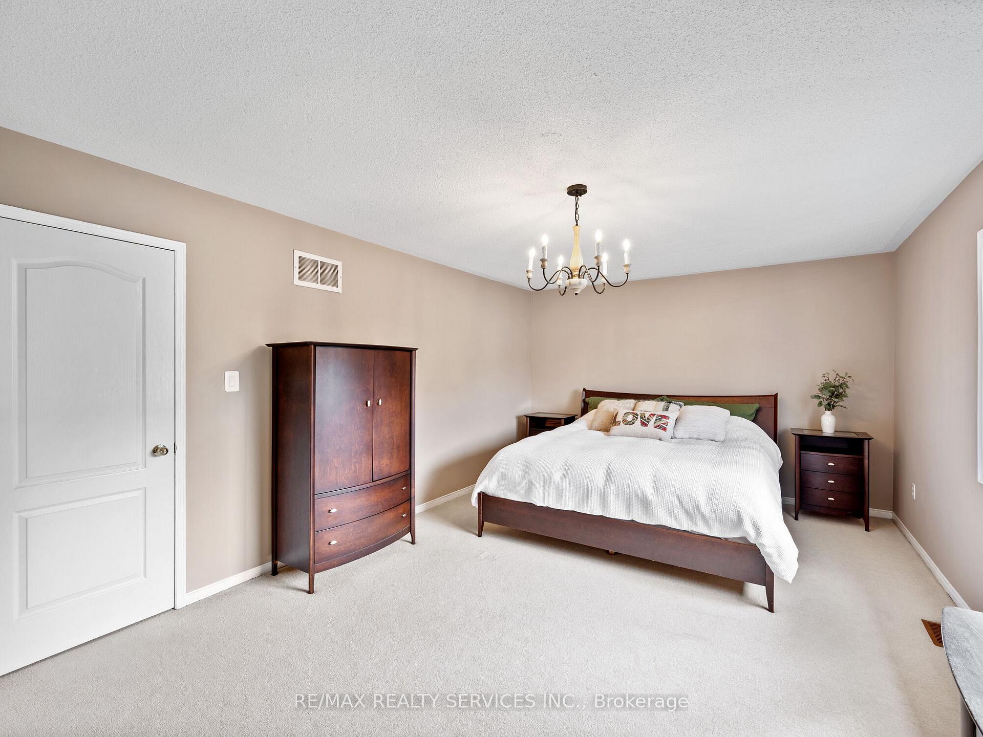 Photo 27 of 334 Edenbrook Hill Drive, Brampton, Fletcher's Meadow — HOMEH