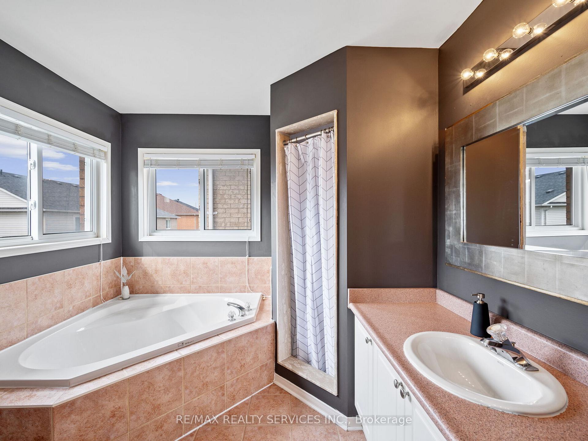 Photo 30 of 334 Edenbrook Hill Drive, Brampton, Fletcher's Meadow — HOMEH