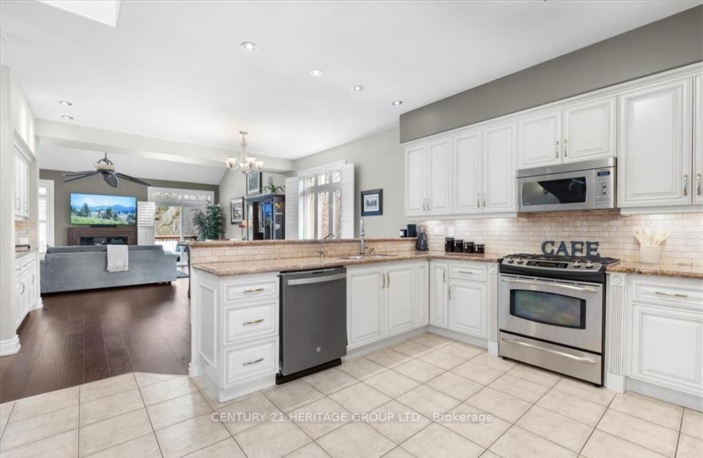 Photo 4 of 217 Galileo Drive, Hamilton, Stoney Creek — HOMEH