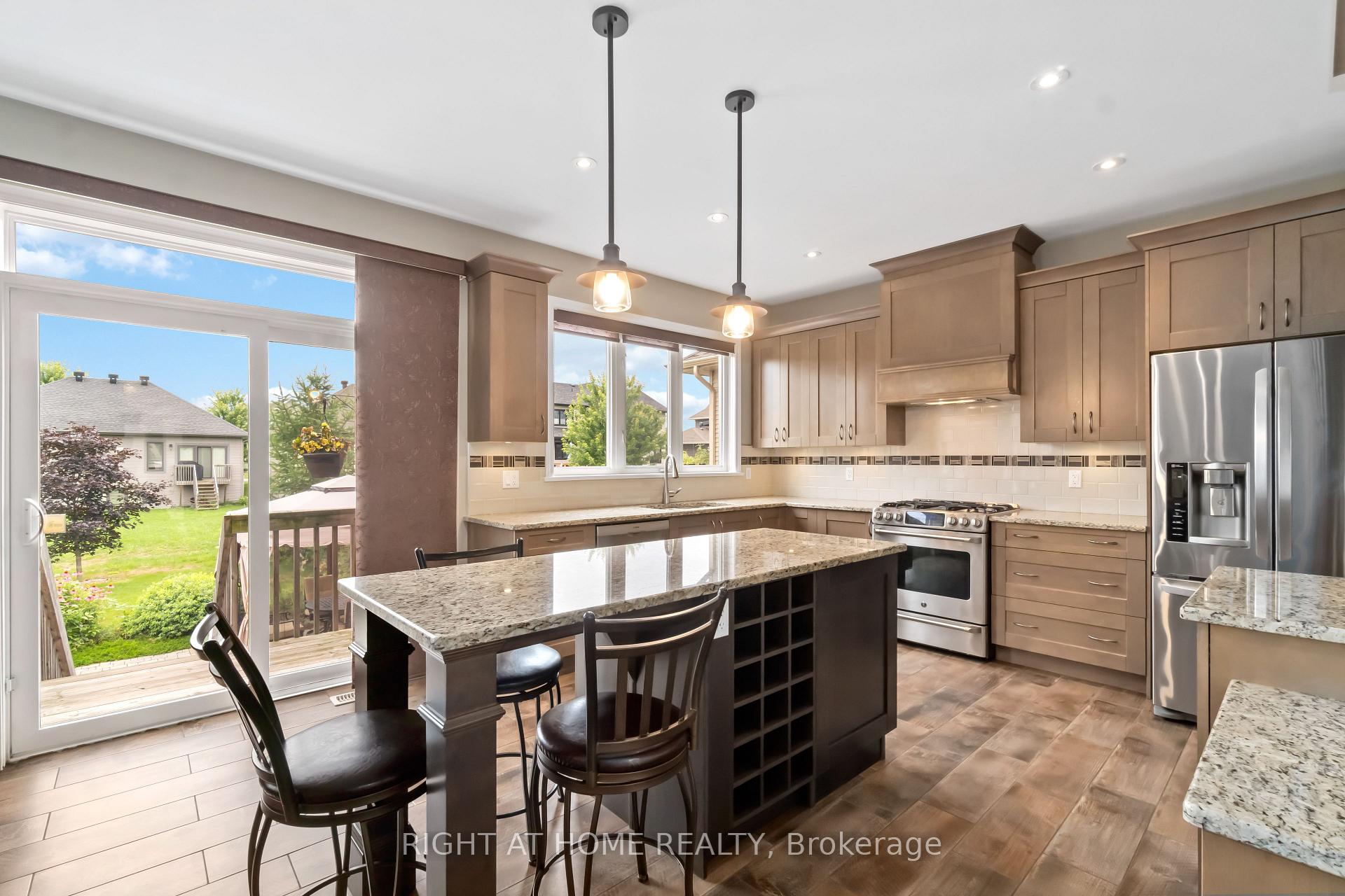Photo 10 of 124 Dulmage Crescent, Carleton Place — HOMEH
