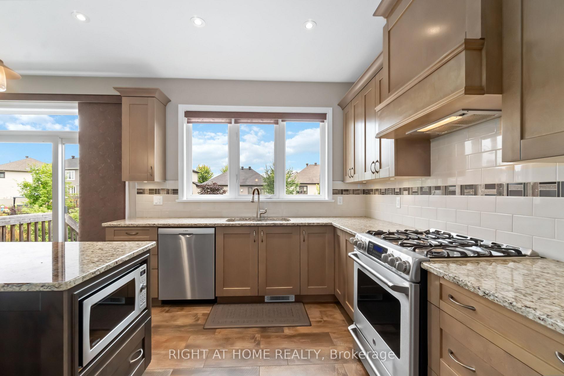 Photo 12 of 124 Dulmage Crescent, Carleton Place — HOMEH