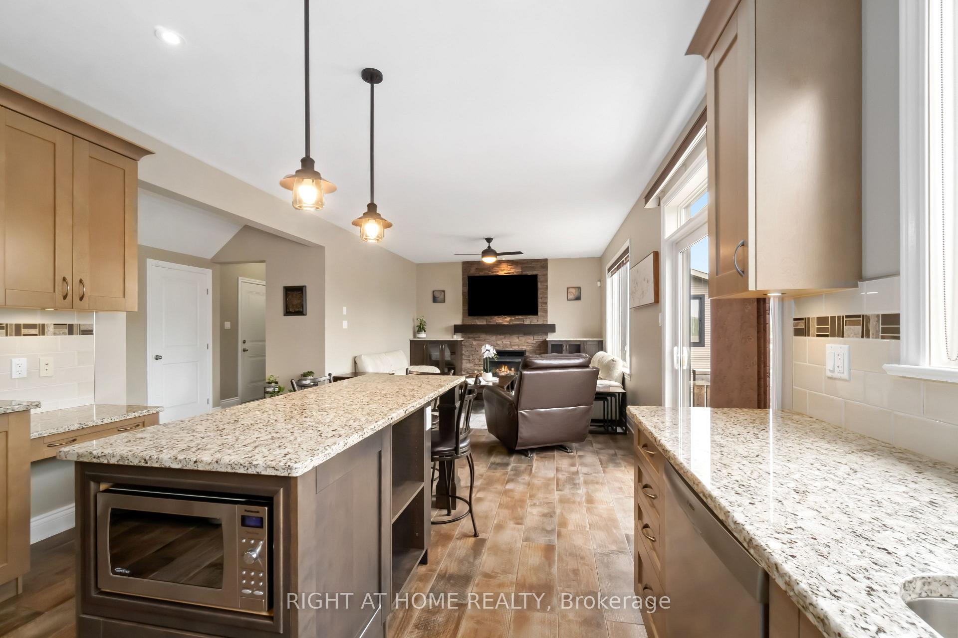 Photo 13 of 124 Dulmage Crescent, Carleton Place — HOMEH