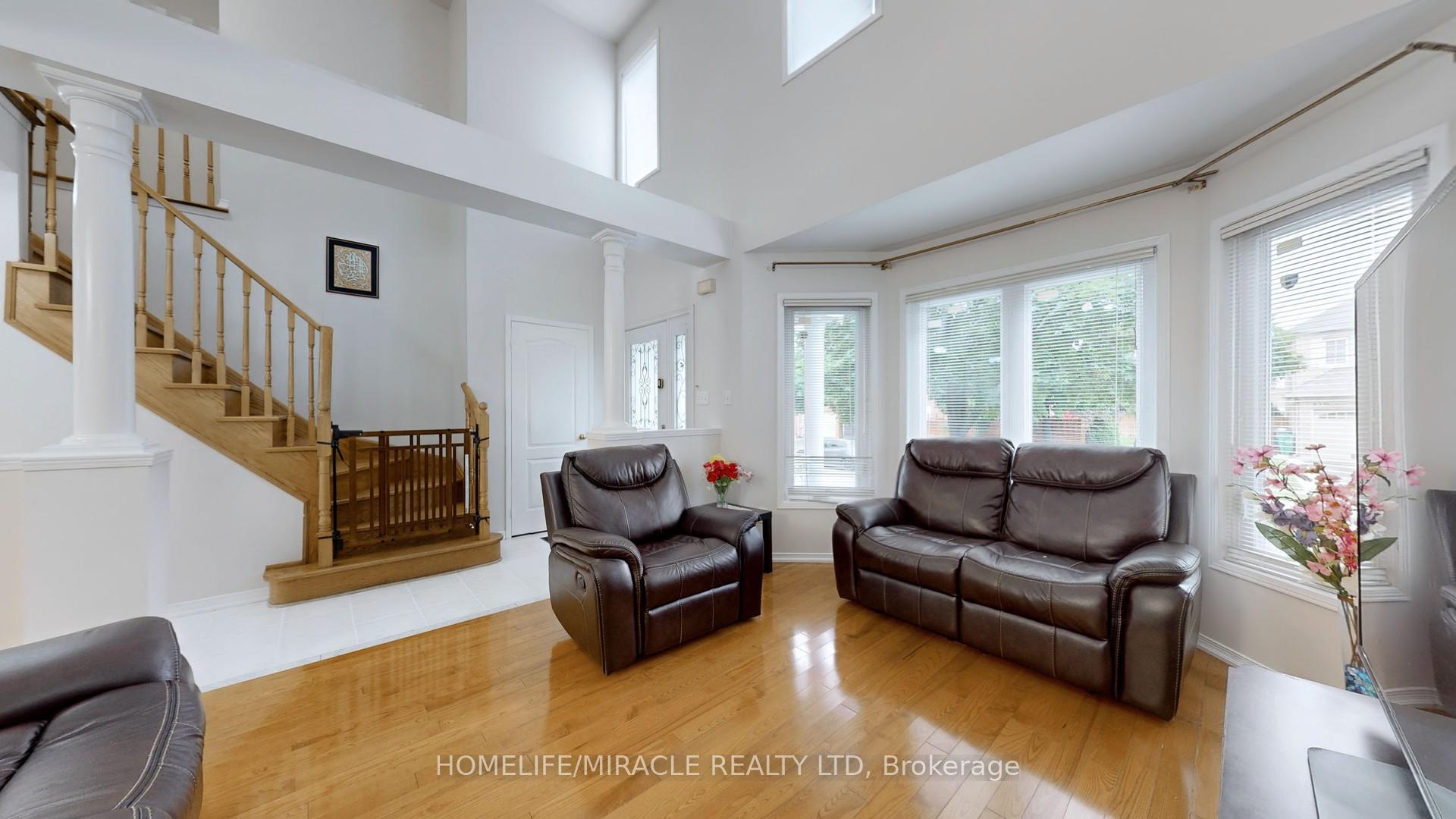Photo 4 of 11 Badger Avenue, Brampton, Sandringham-Wellington — HOMEH