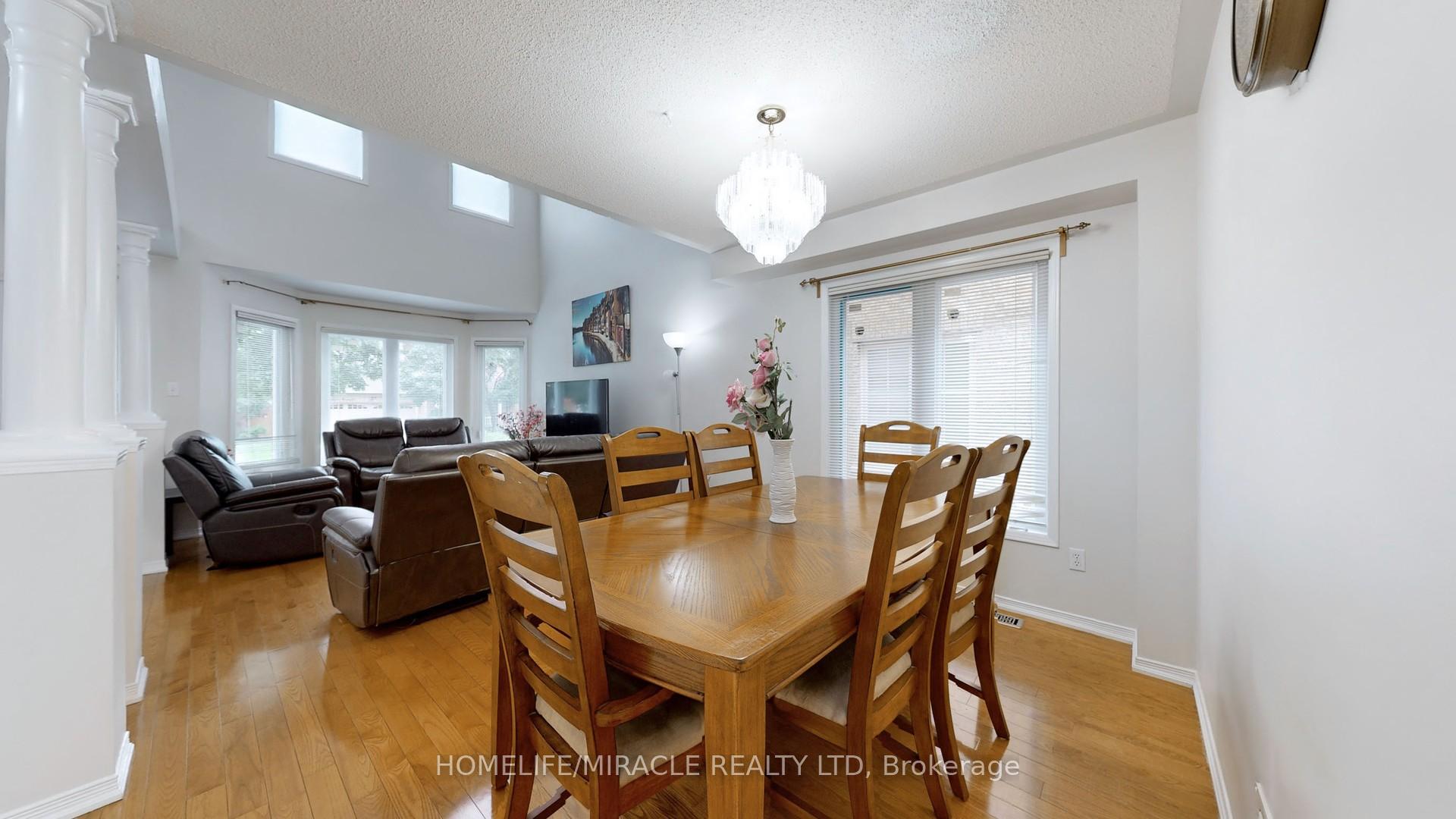 Photo 5 of 11 Badger Avenue, Brampton, Sandringham-Wellington — HOMEH