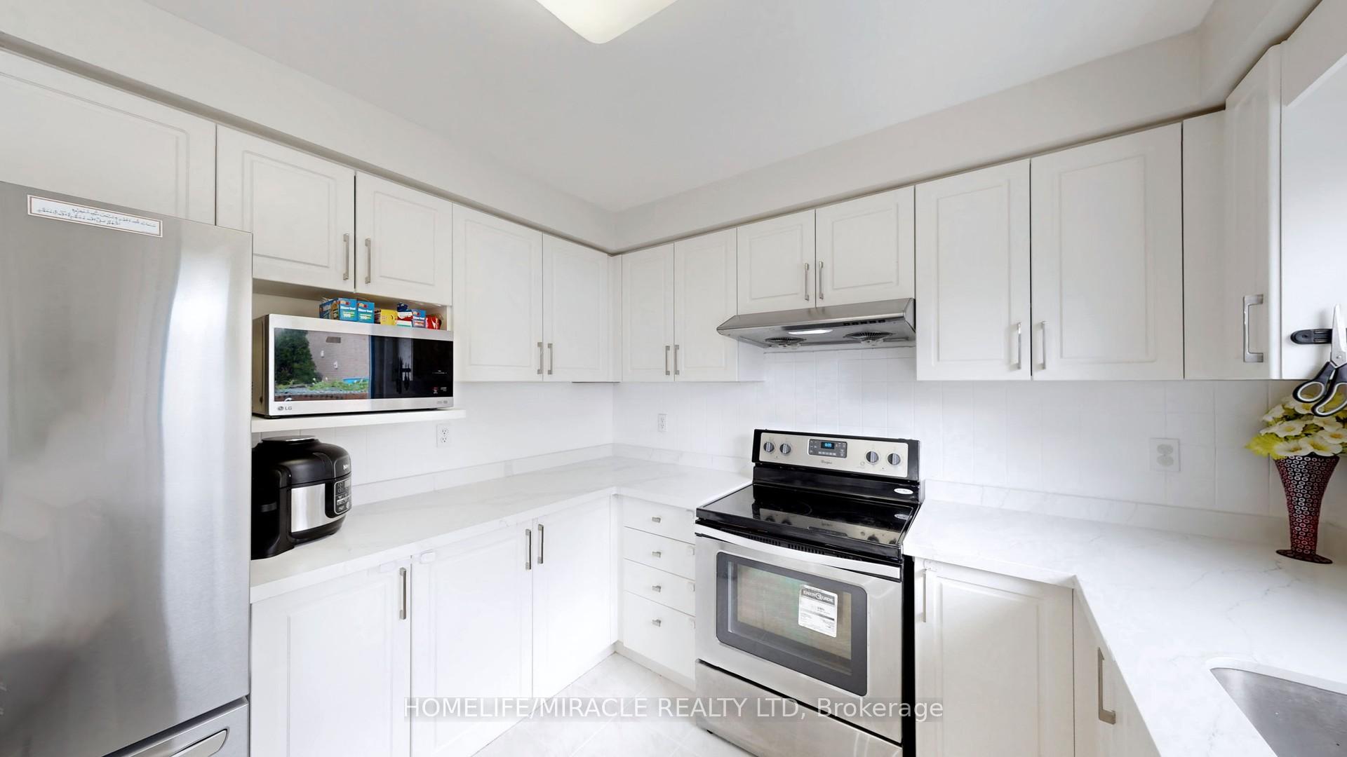 Photo 16 of 11 Badger Avenue, Brampton, Sandringham-Wellington — HOMEH