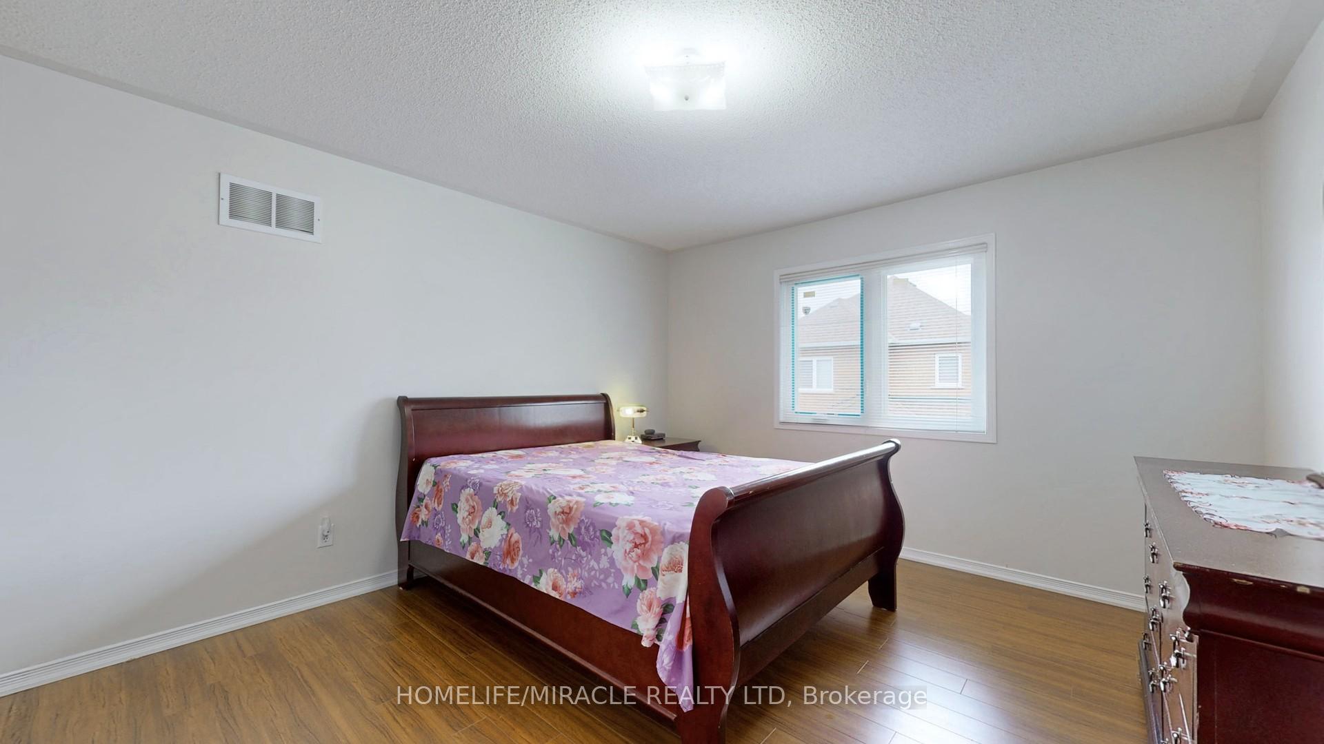 Photo 21 of 11 Badger Avenue, Brampton, Sandringham-Wellington — HOMEH
