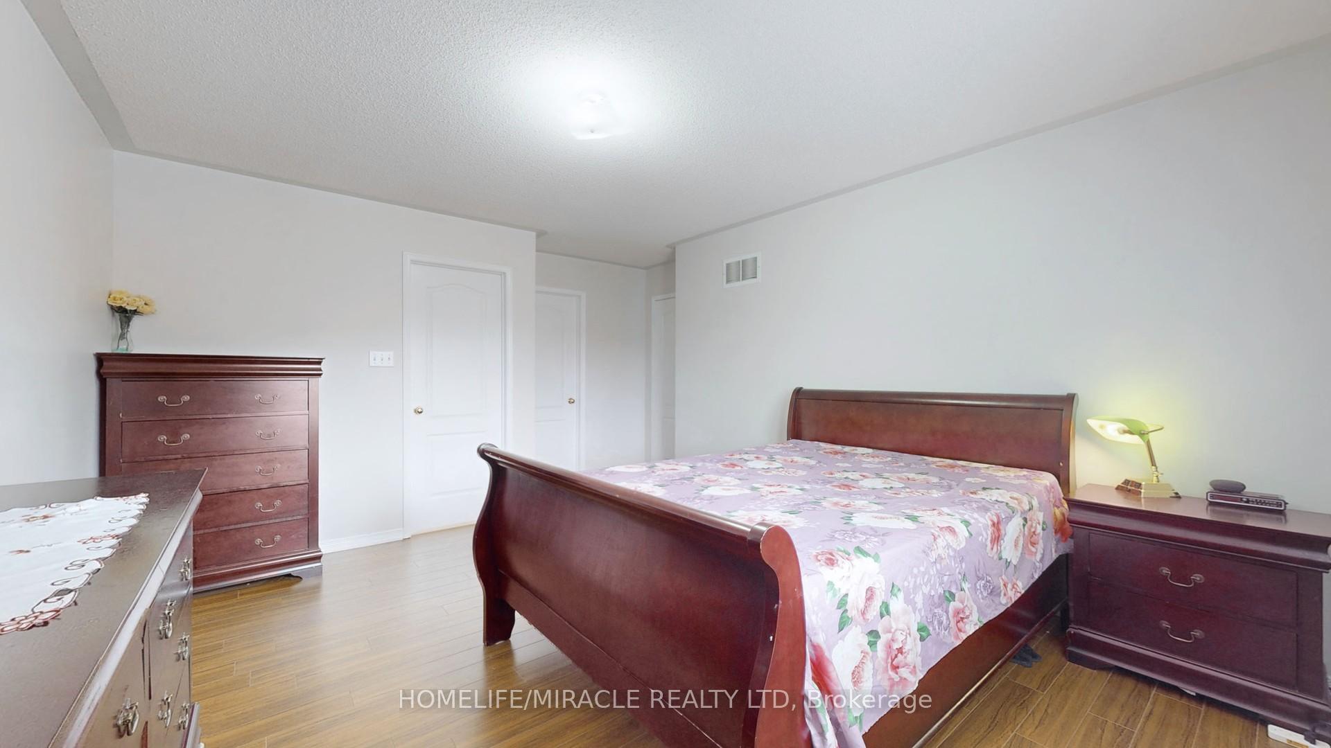 Photo 23 of 11 Badger Avenue, Brampton, Sandringham-Wellington — HOMEH