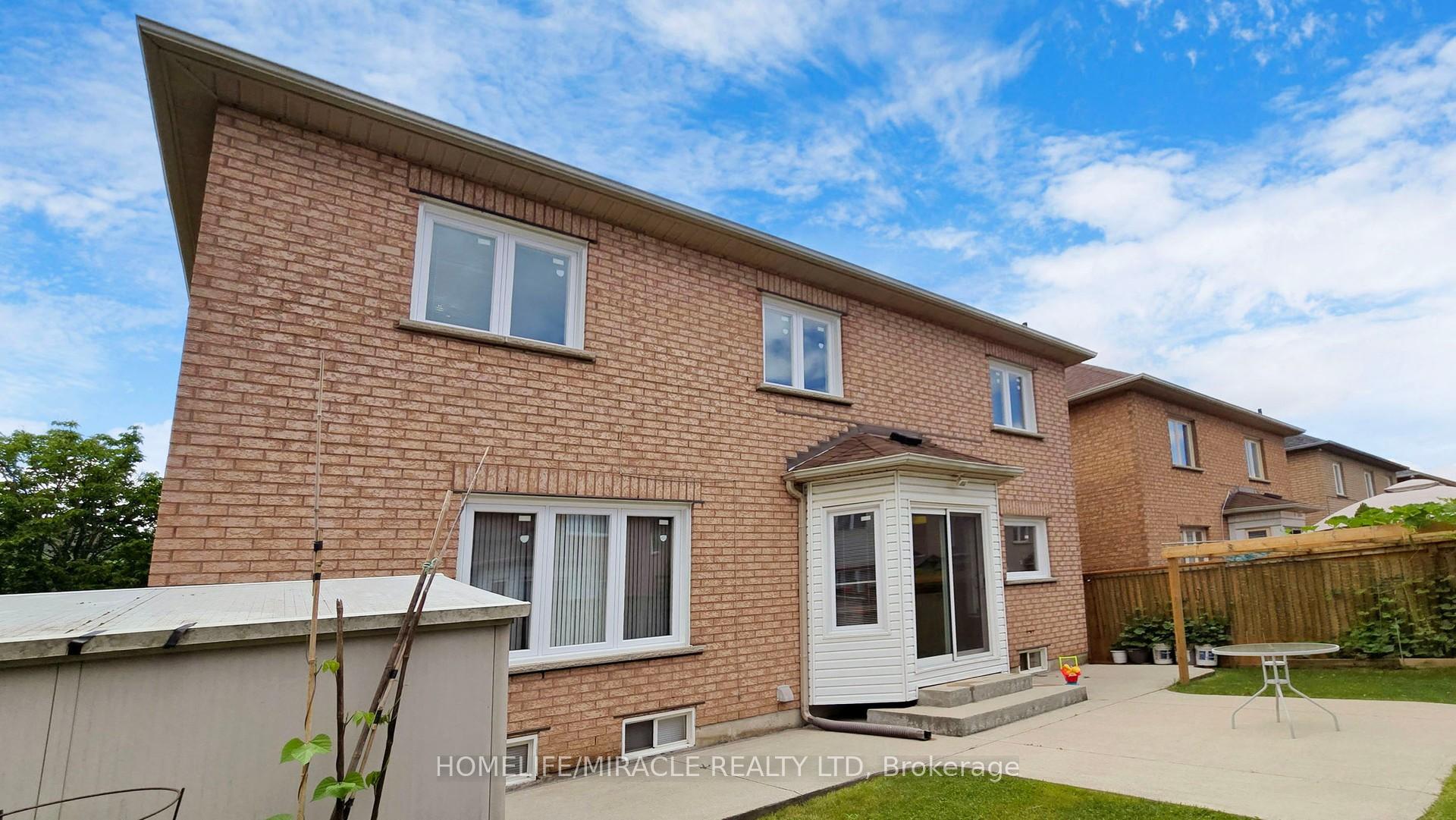 Photo 32 of 11 Badger Avenue, Brampton, Sandringham-Wellington — HOMEH