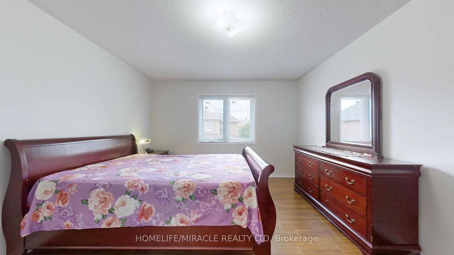 Photo 35 of 11 Badger Avenue, Brampton, Sandringham-Wellington — HOMEH