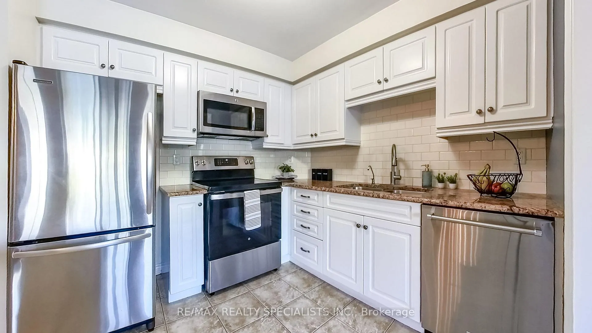 Photo 11 of 189 Fall Fair Way, Hamilton, Binbrook — HOMEH