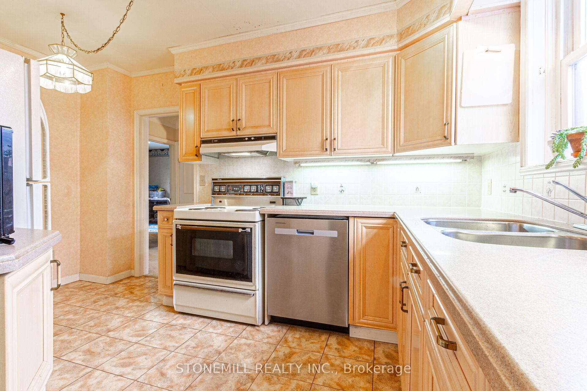 Photo 11 of 94 Whitney Avenue, Hamilton, Ainslie Wood — HOMEH