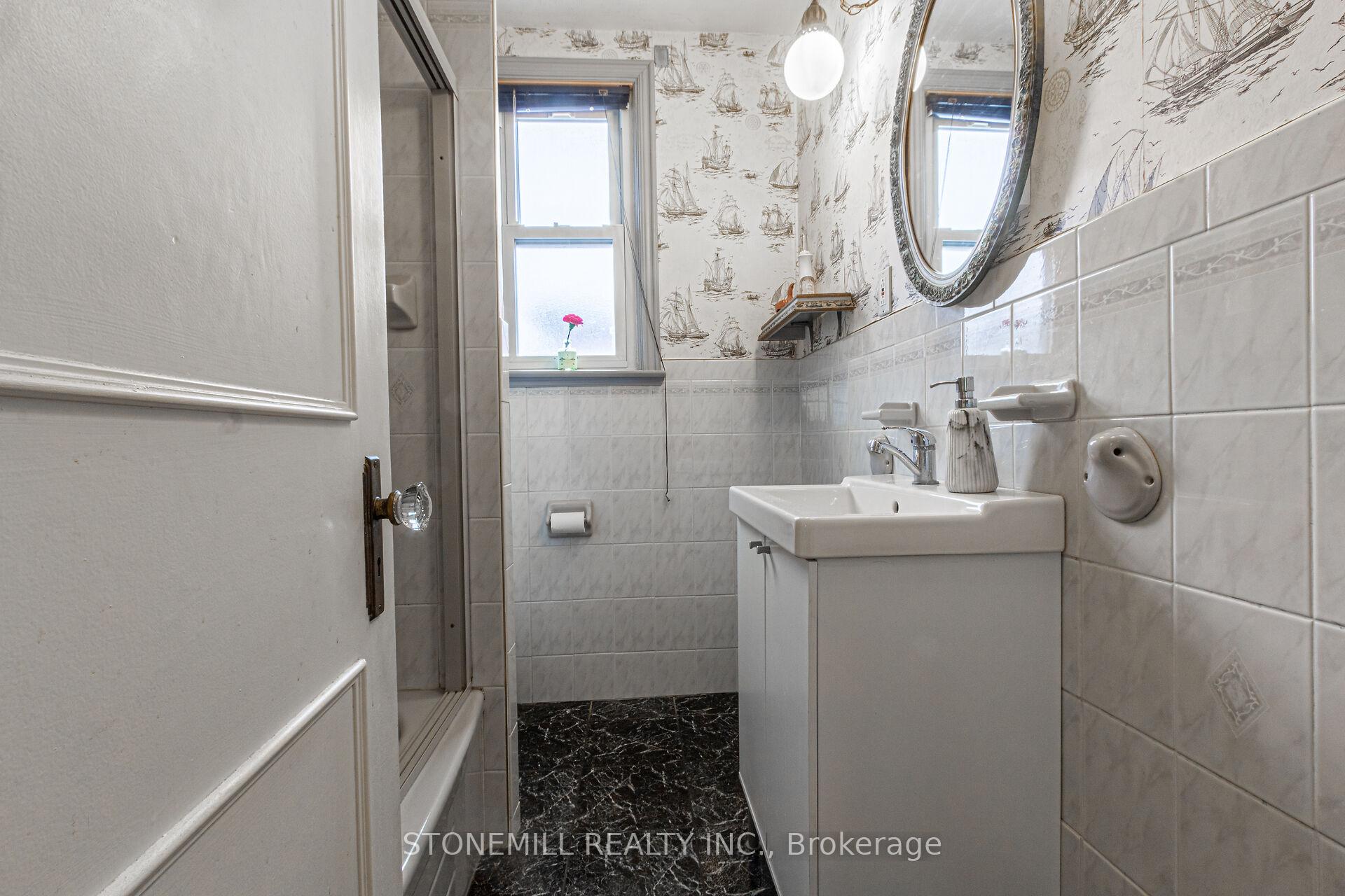 Photo 17 of 94 Whitney Avenue, Hamilton, Ainslie Wood — HOMEH