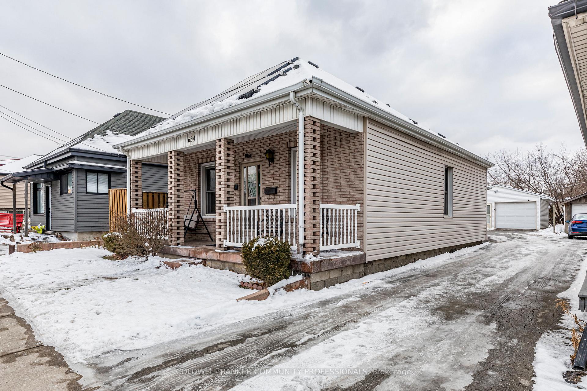 Photo 1 of 654 Upper Wellington Street, Hamilton, Centremount — HOMEH