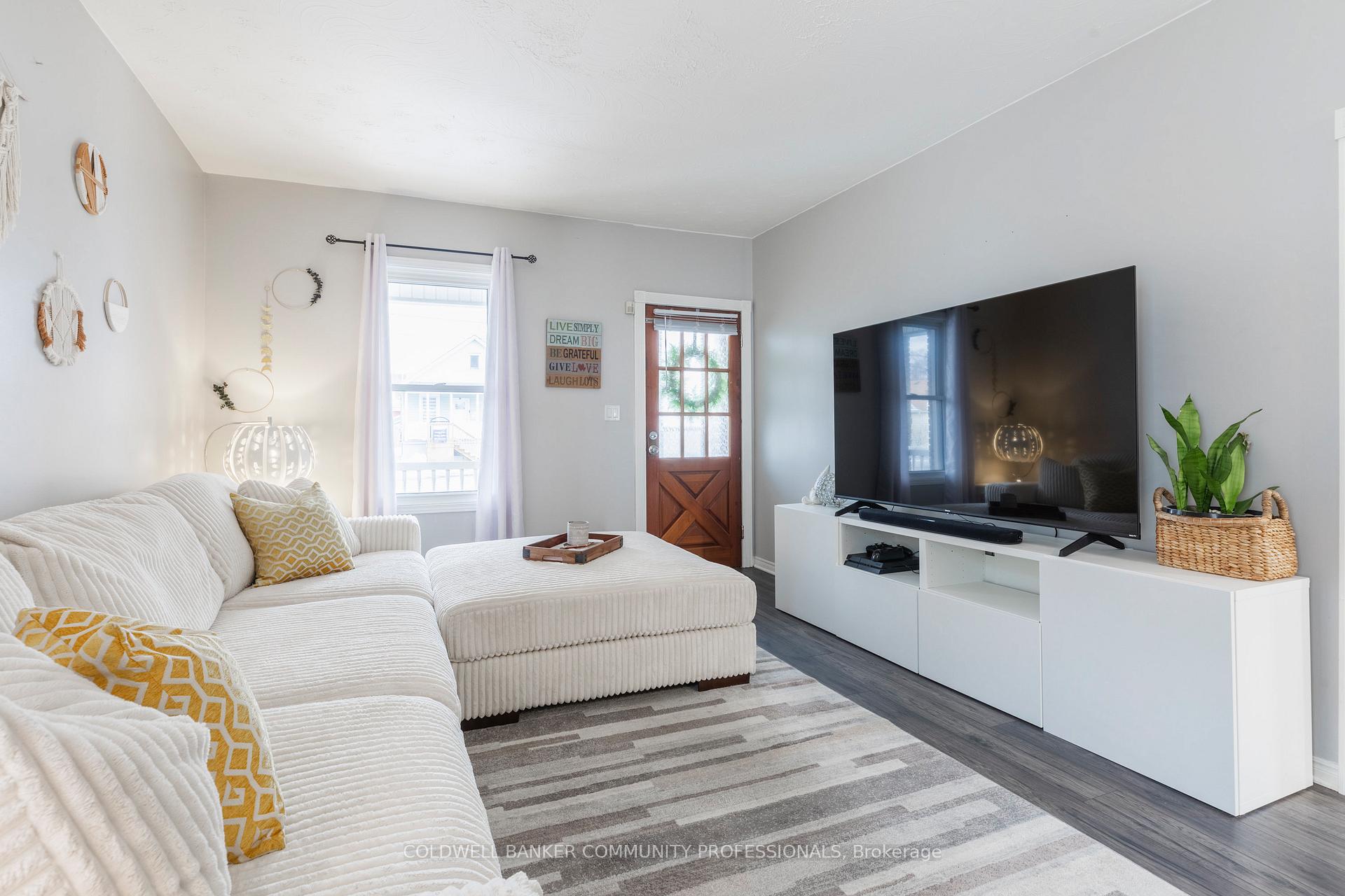 Photo 4 of 654 Upper Wellington Street, Hamilton, Centremount — HOMEH