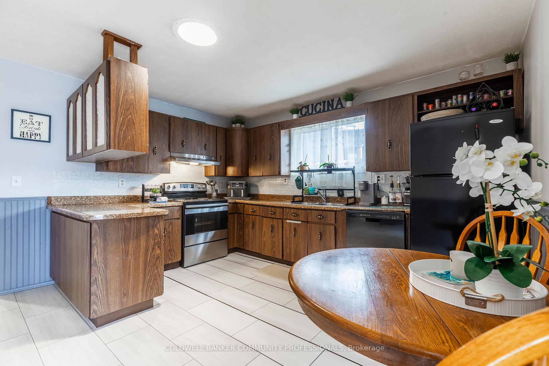 Photo 20 of 654 Upper Wellington Street, Hamilton, Centremount — HOMEH