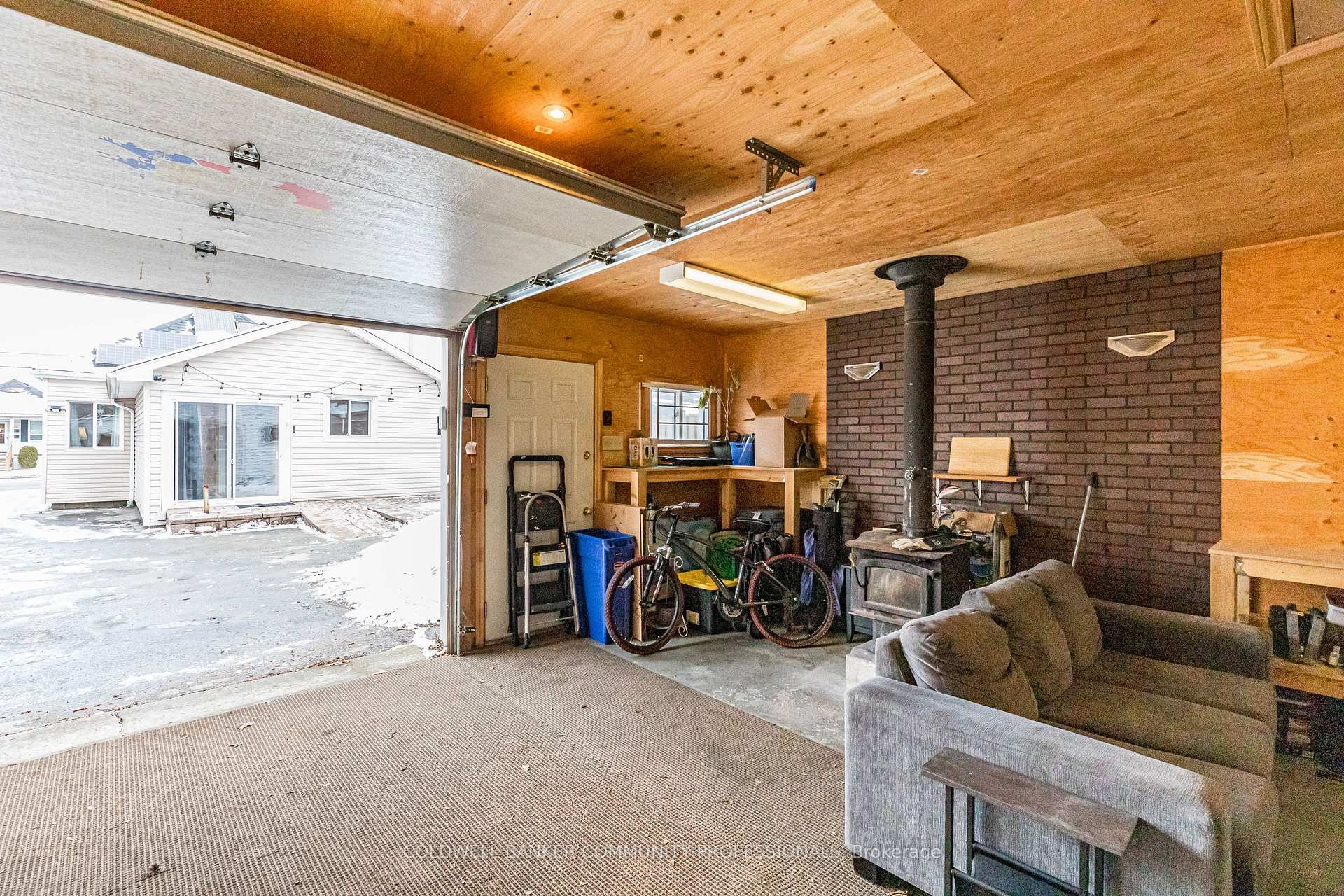 Photo 27 of 654 Upper Wellington Street, Hamilton, Centremount — HOMEH