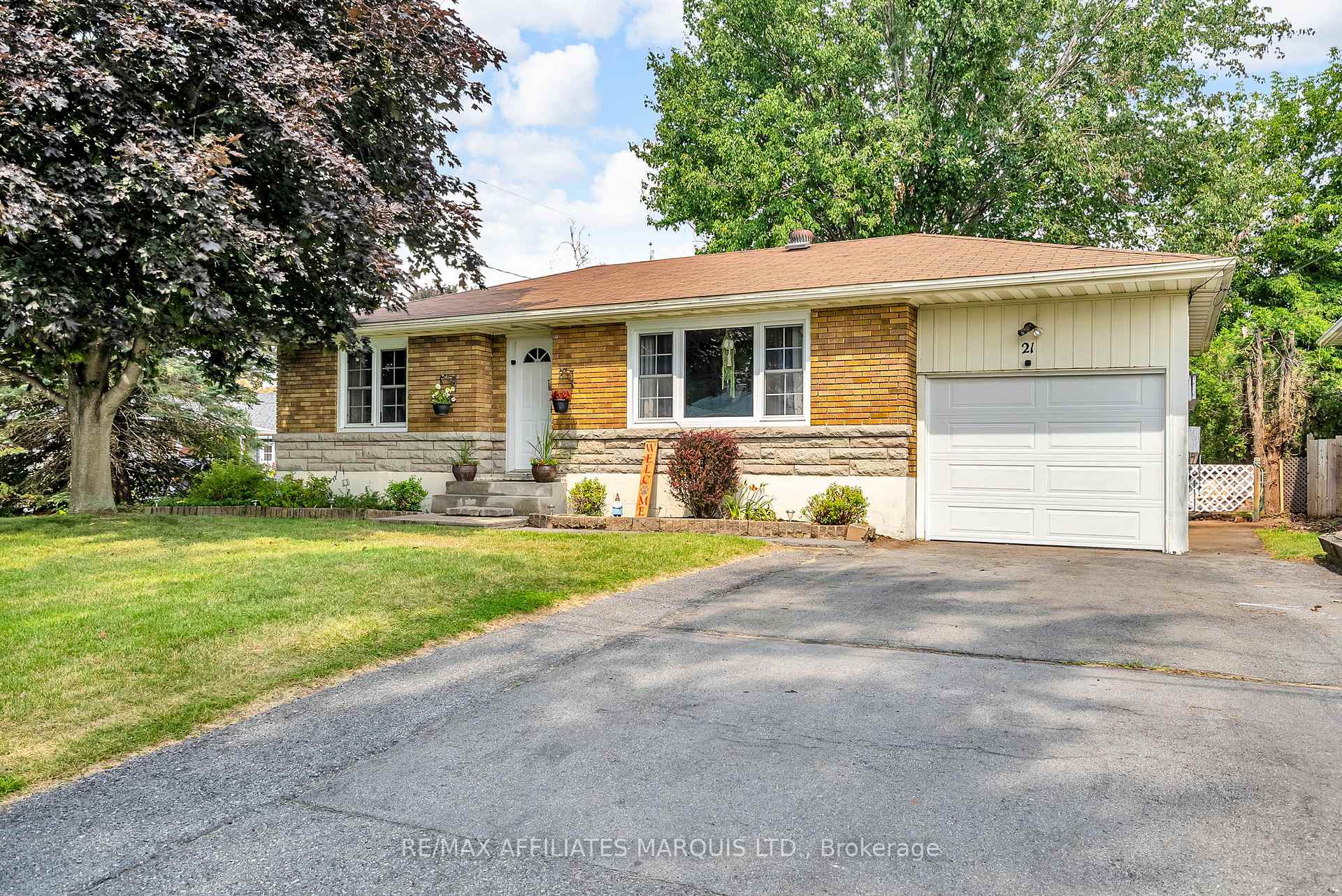 Photo 1 of 21 Crescent View Drive, Cornwall — HOMEH