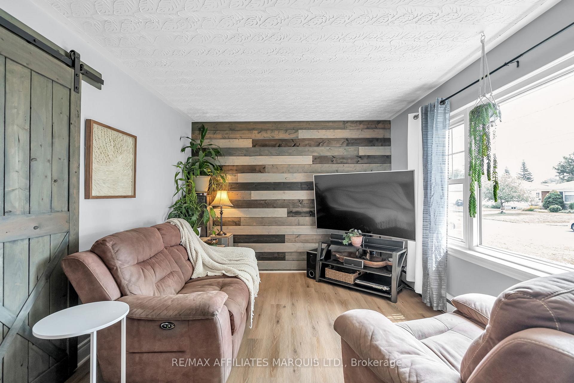 Photo 6 of 21 Crescent View Drive, Cornwall — HOMEH