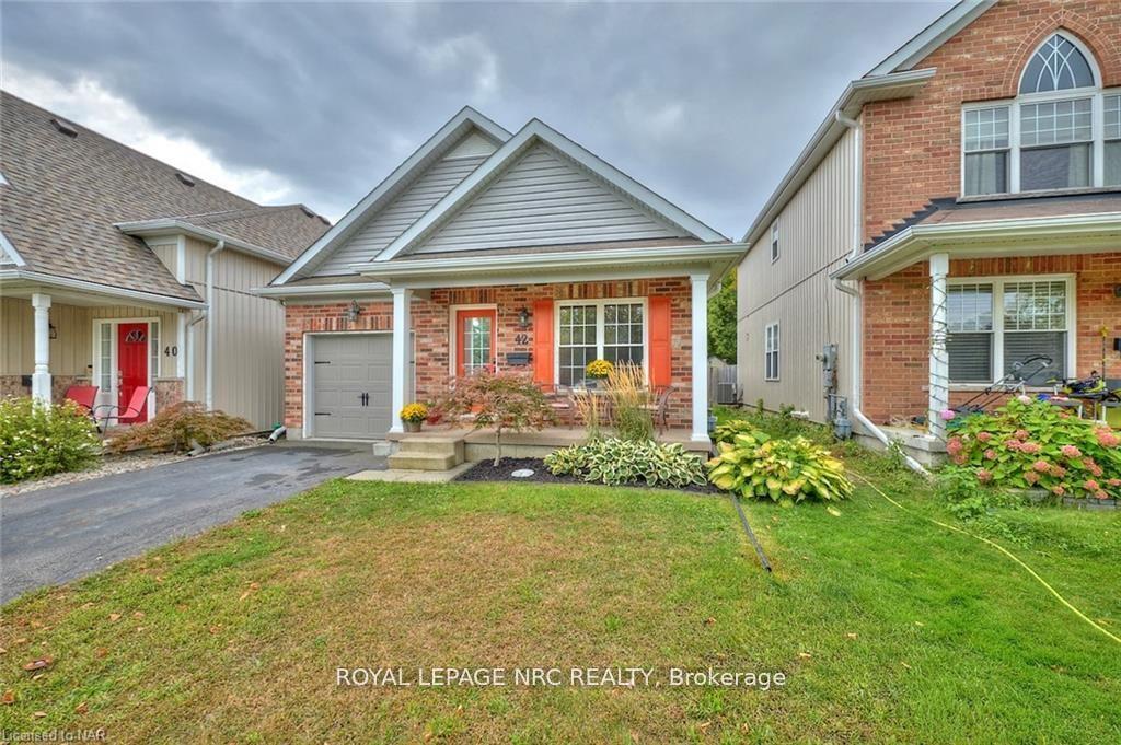 Photo 2 of 42 Chicory Crescent, St. Catharines, Haig — HOMEH