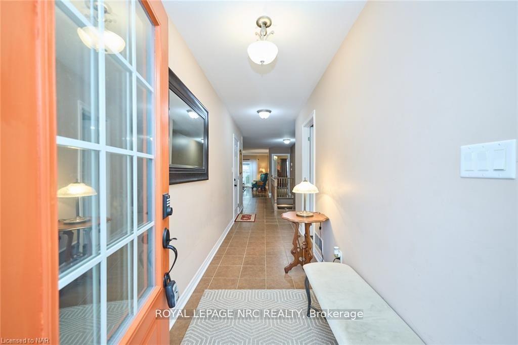 Photo 4 of 42 Chicory Crescent, St. Catharines, Haig — HOMEH