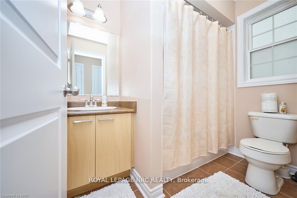 Photo 16 of 42 Chicory Crescent, St. Catharines, Haig — HOMEH