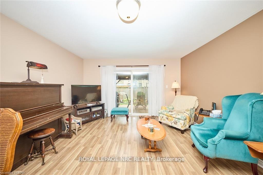 Photo 18 of 42 Chicory Crescent, St. Catharines, Haig — HOMEH
