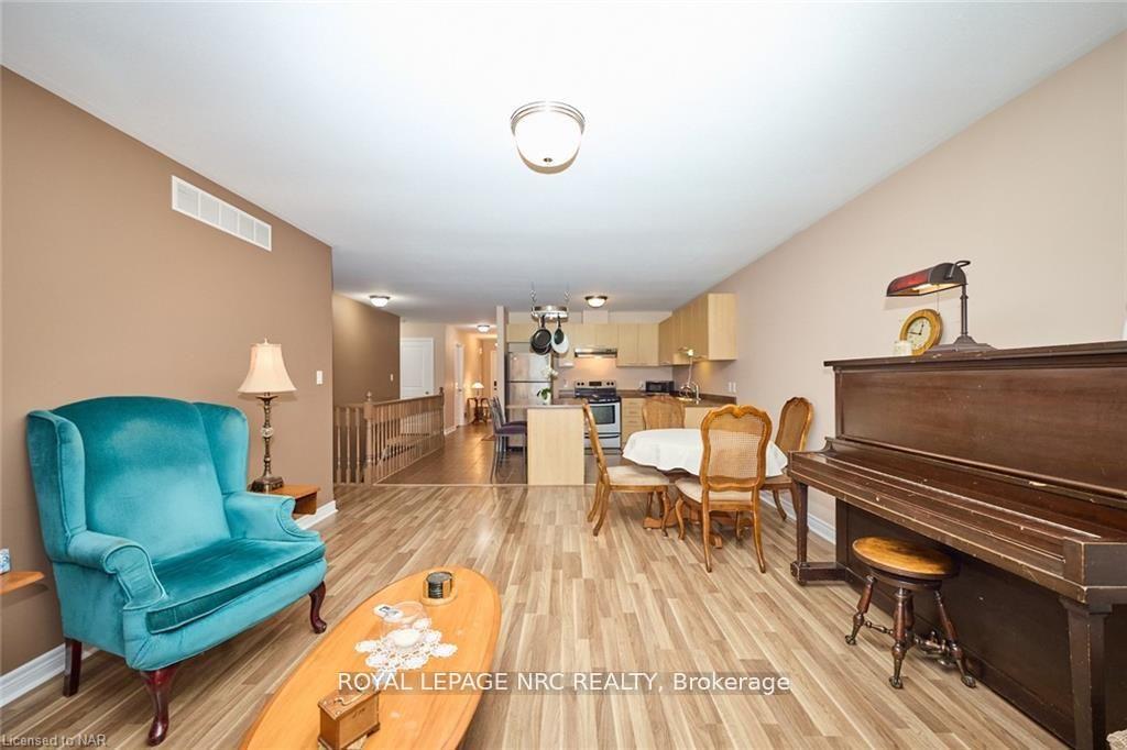 Photo 19 of 42 Chicory Crescent, St. Catharines, Haig — HOMEH