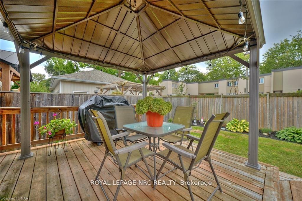 Photo 20 of 42 Chicory Crescent, St. Catharines, Haig — HOMEH