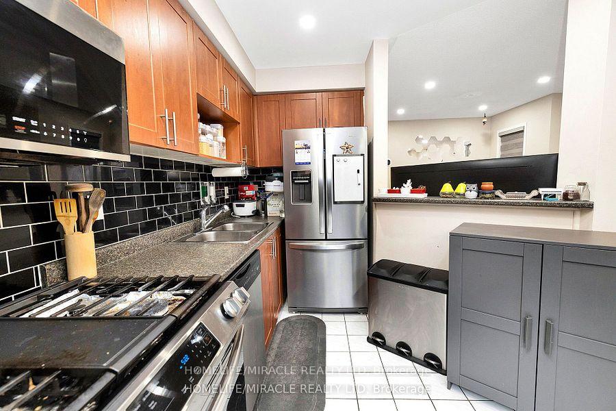 Photo 13 of 41 Goldenlight Circle, Brampton, Brampton West — HOMEH