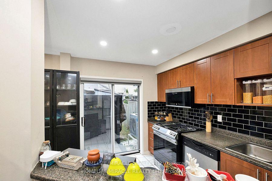 Photo 14 of 41 Goldenlight Circle, Brampton, Brampton West — HOMEH