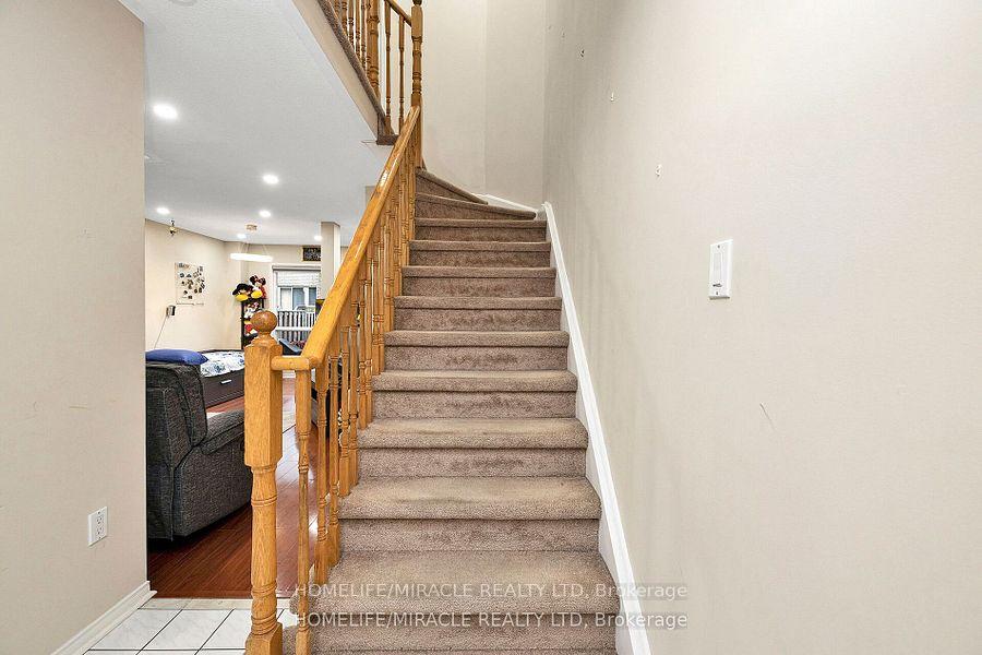 Photo 15 of 41 Goldenlight Circle, Brampton, Brampton West — HOMEH